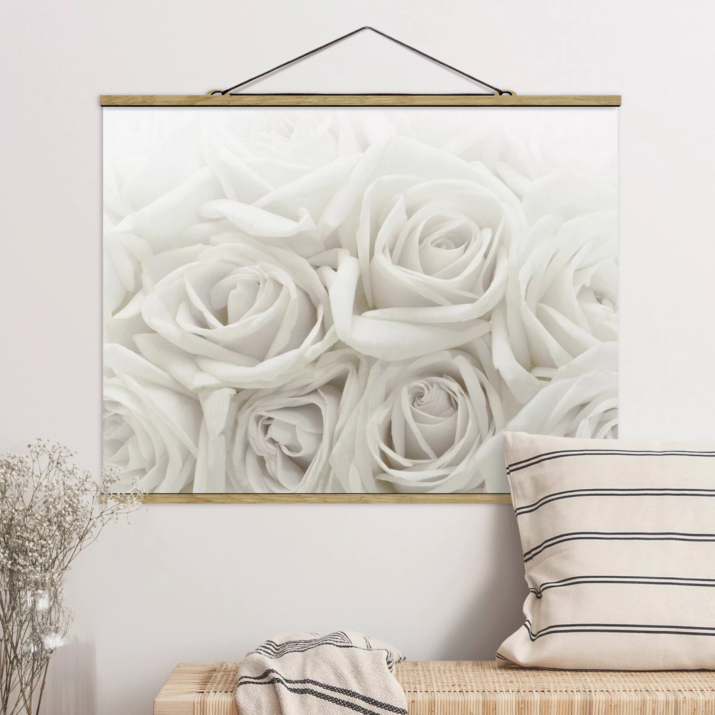 Stoffbild Blumen mit Posterleisten - Querformat Weiße Rosen günstig online kaufen