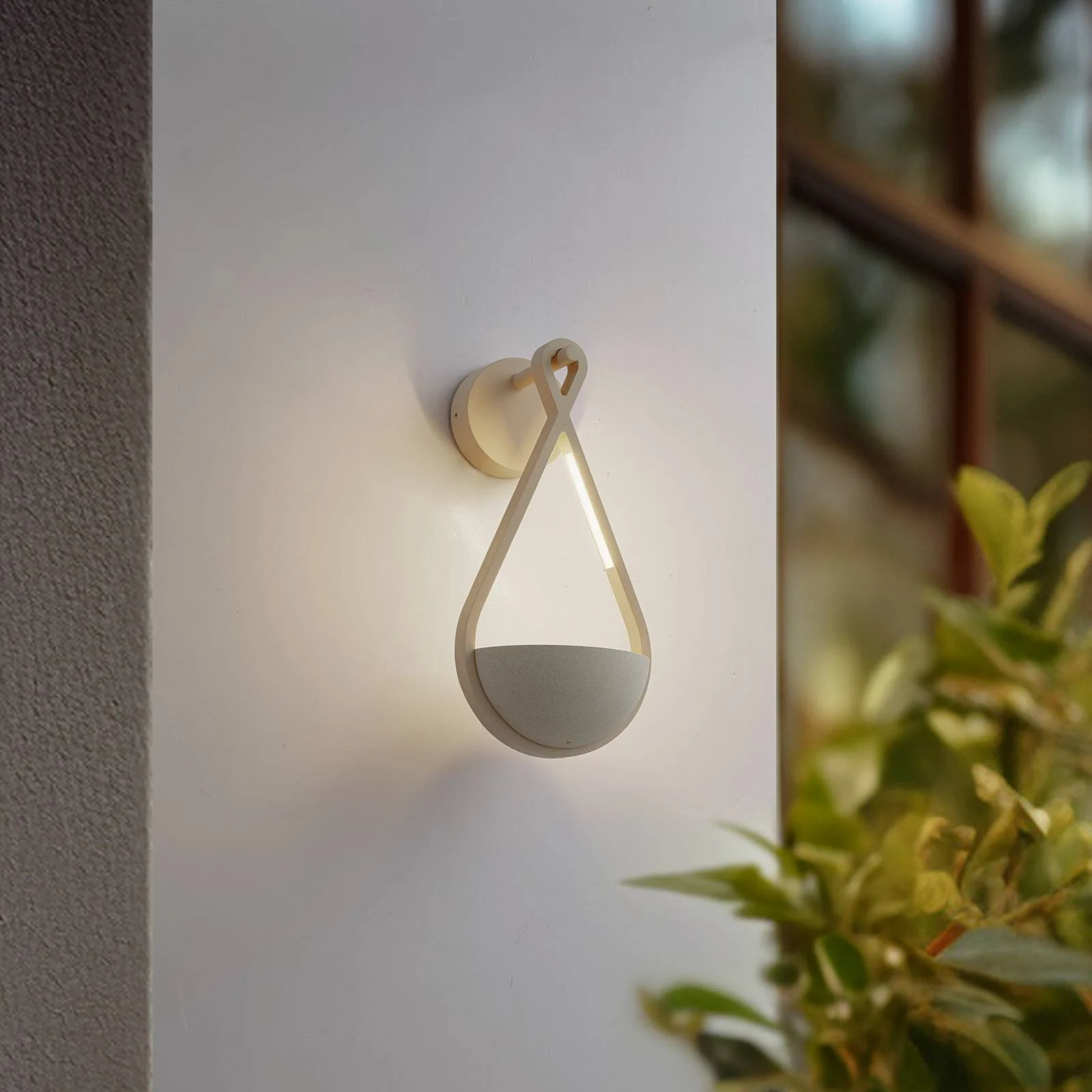 Lucande LED-Außenwandlampe Florka, Beton, Blumenampel, IP54 günstig online kaufen