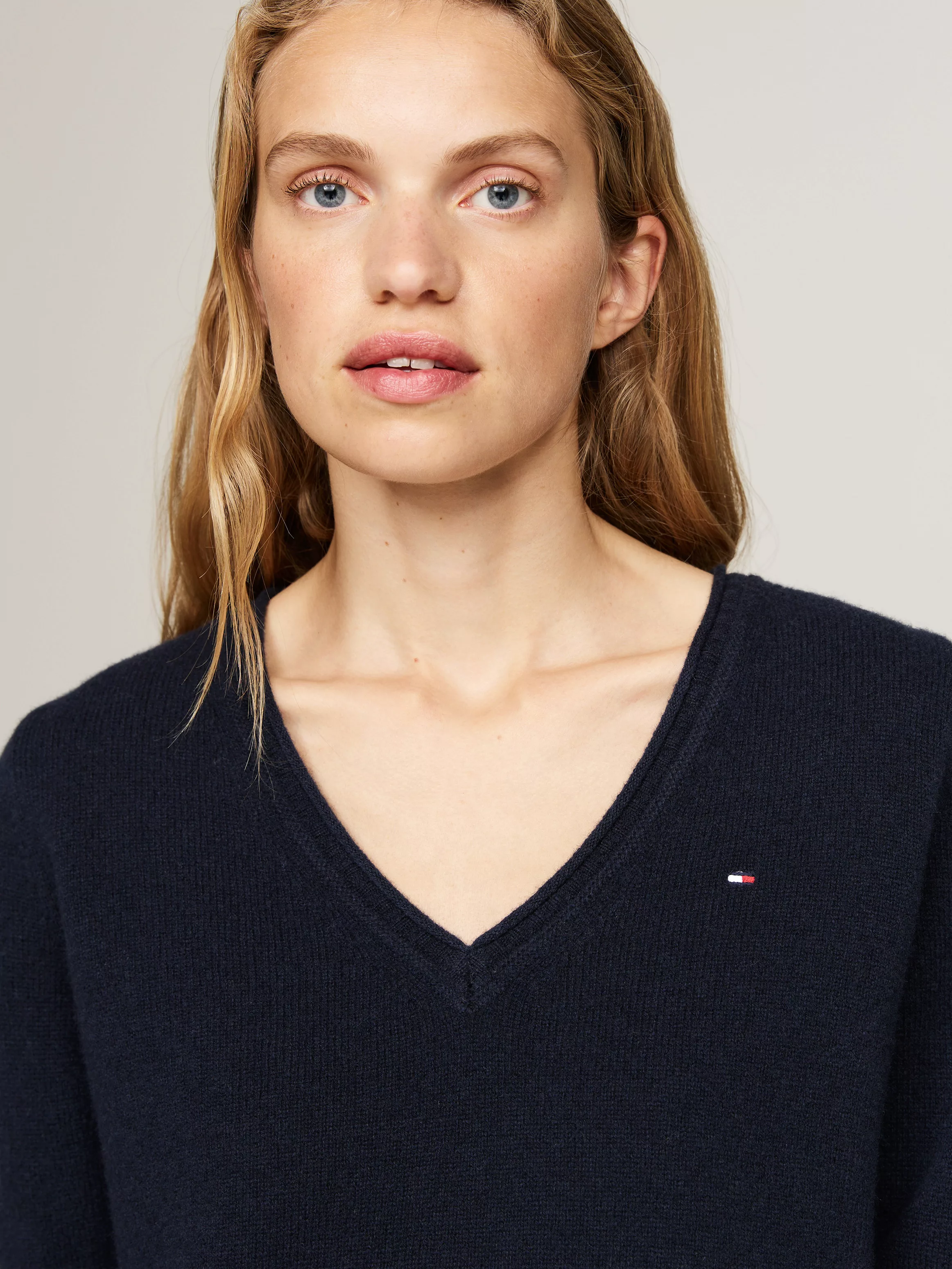 Tommy Hilfiger Strickpullover SOFT WOOL V-NK SWEATER mit V-Ausschnitt aus 1 günstig online kaufen