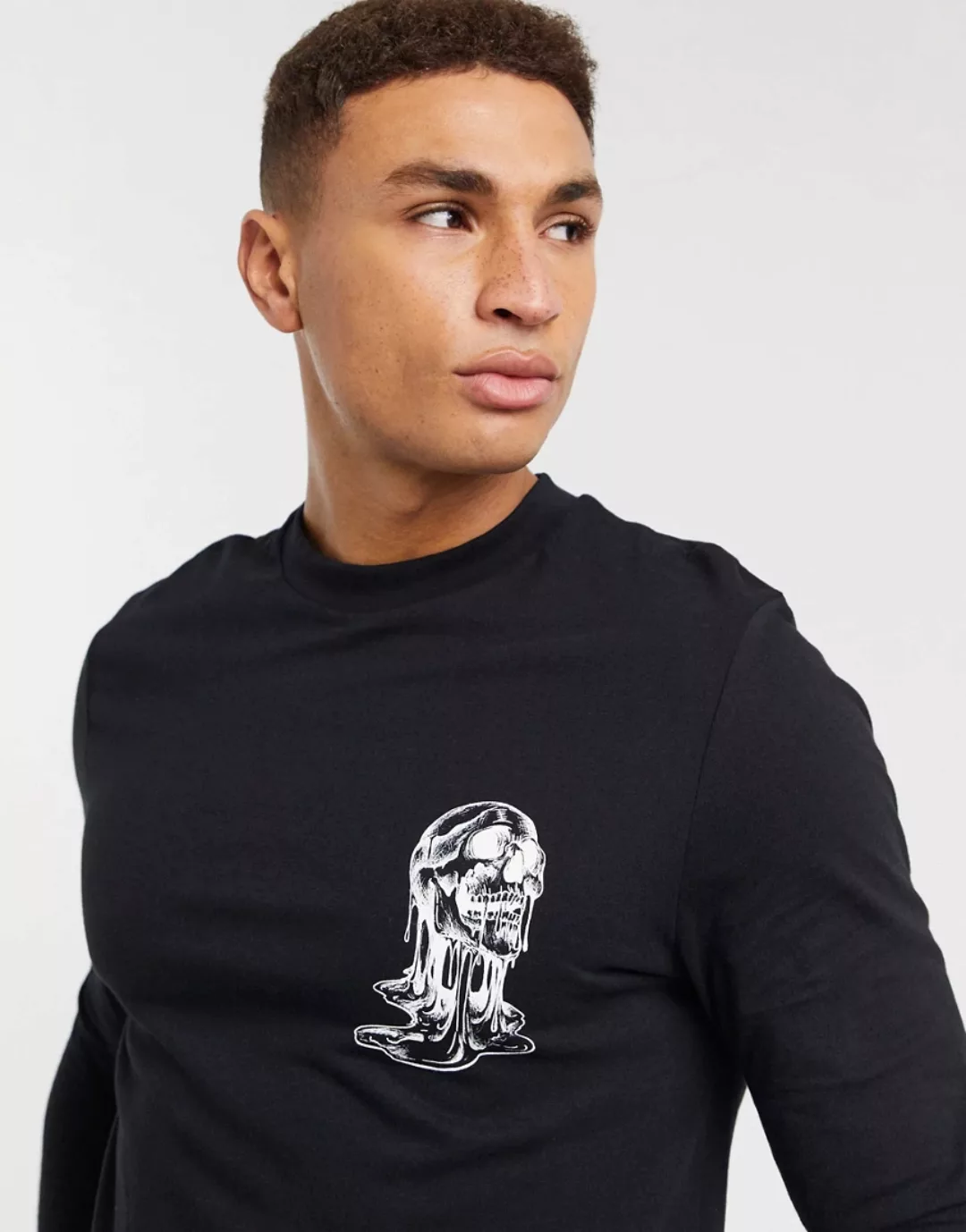 ASOS DESIGN – Langärmliges T-Shirt aus biologischem Material in Schwarz mit günstig online kaufen