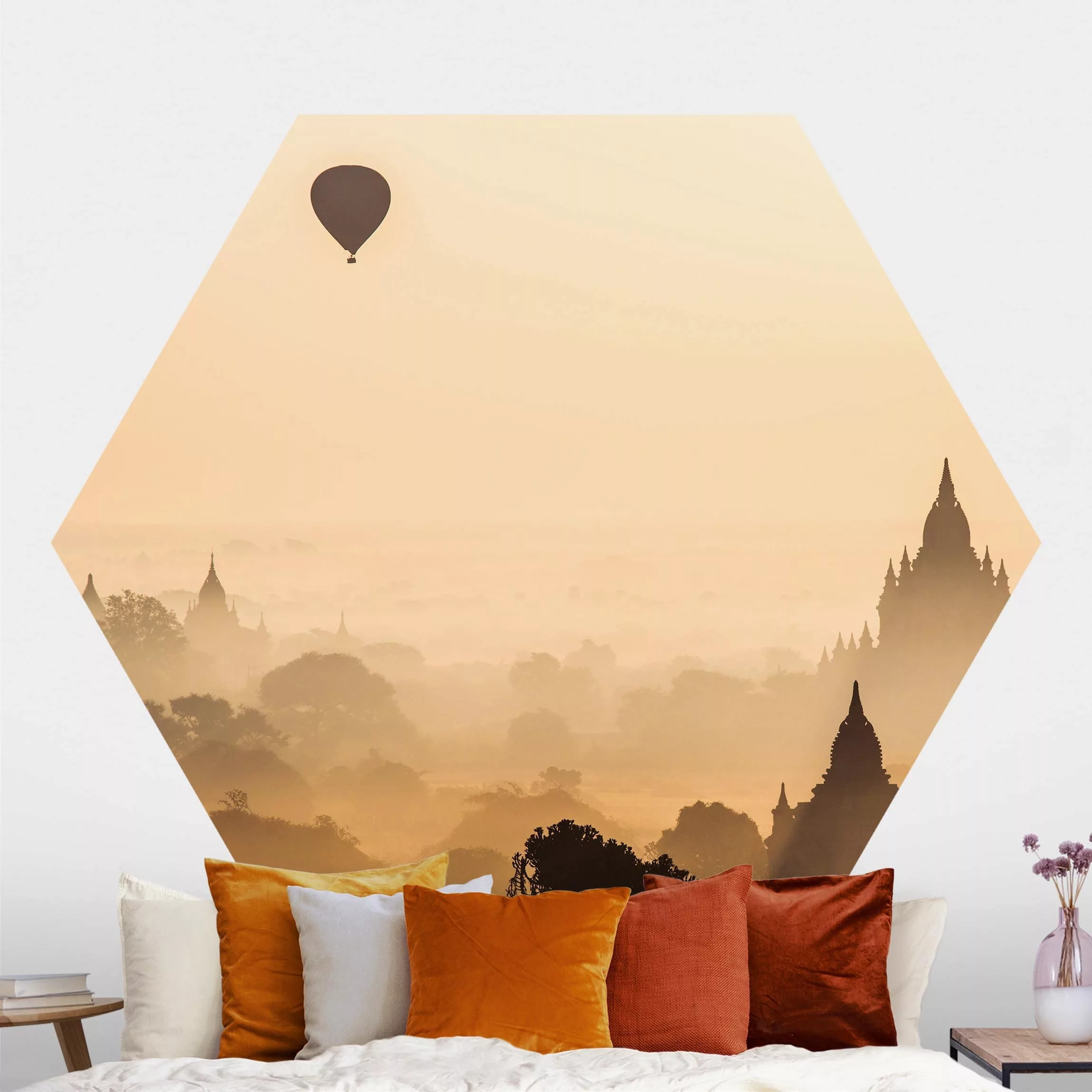 Hexagon Fototapete selbstklebend Heißluftballon im Nebel günstig online kaufen