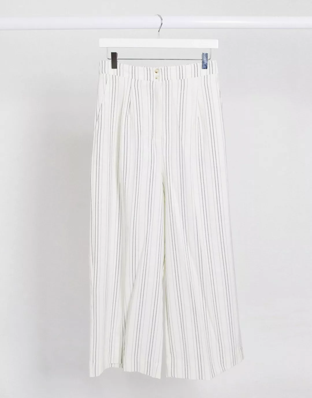 New Look – Leinenhose mit kurzem Schnitt in Weiß gestreift günstig online kaufen