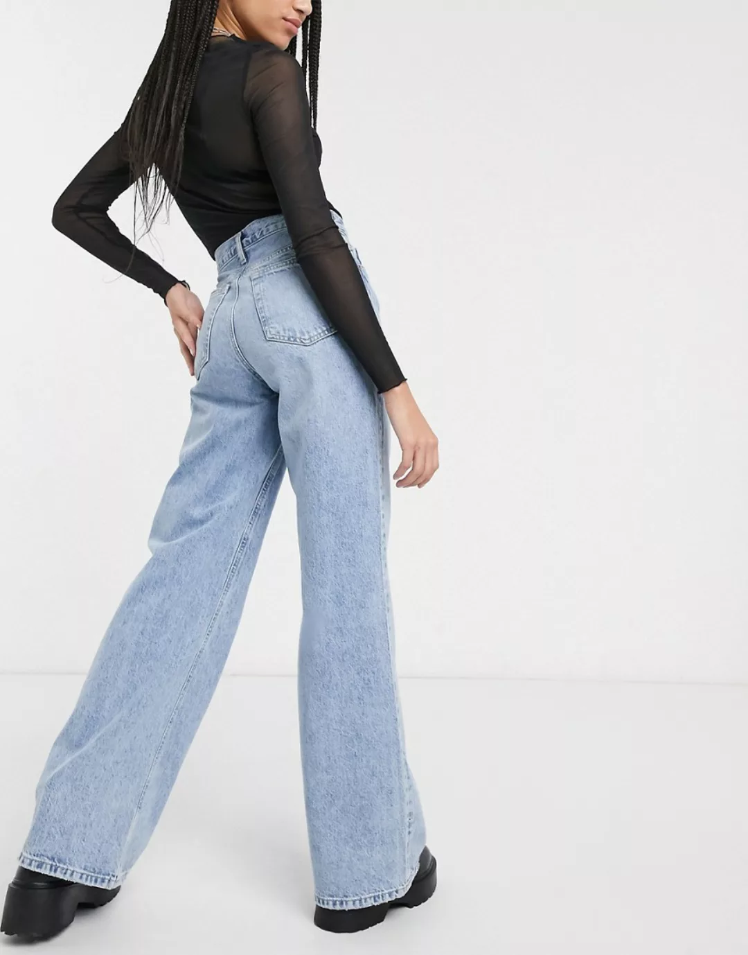 Topshop – Jeans mit weitem Bein in Bleach-Waschung-Blau günstig online kaufen