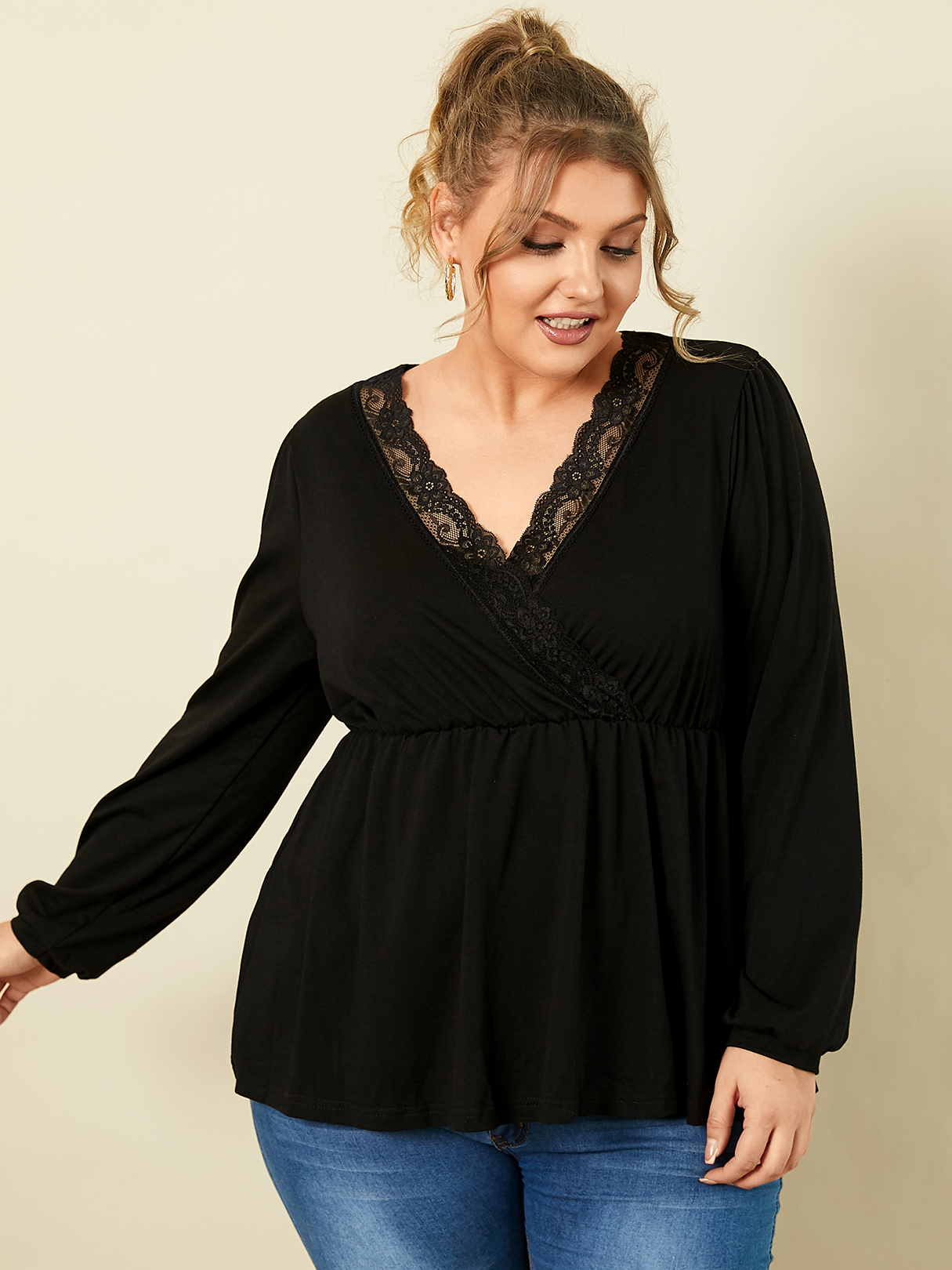 Plus Size V-Ausschnitt Black Wickel-Design-Spitze mit langen Ärmeln Bluse günstig online kaufen