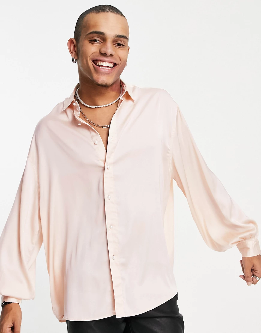 ASOS DESIGN – Übergroßes Satinhemd in Rosa mit Blousonärmeln günstig online kaufen