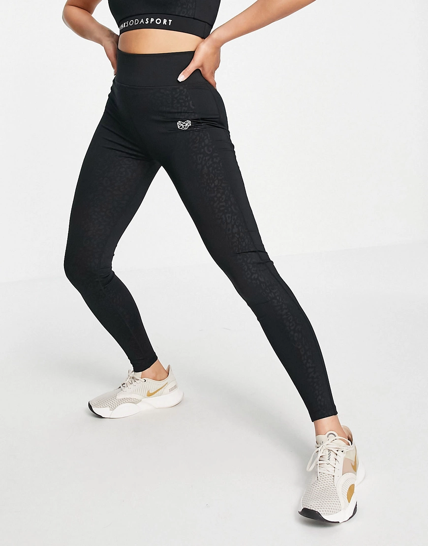 Pink Soda Sport – Leggings in Schwarz mit Leopardenmuster günstig online kaufen