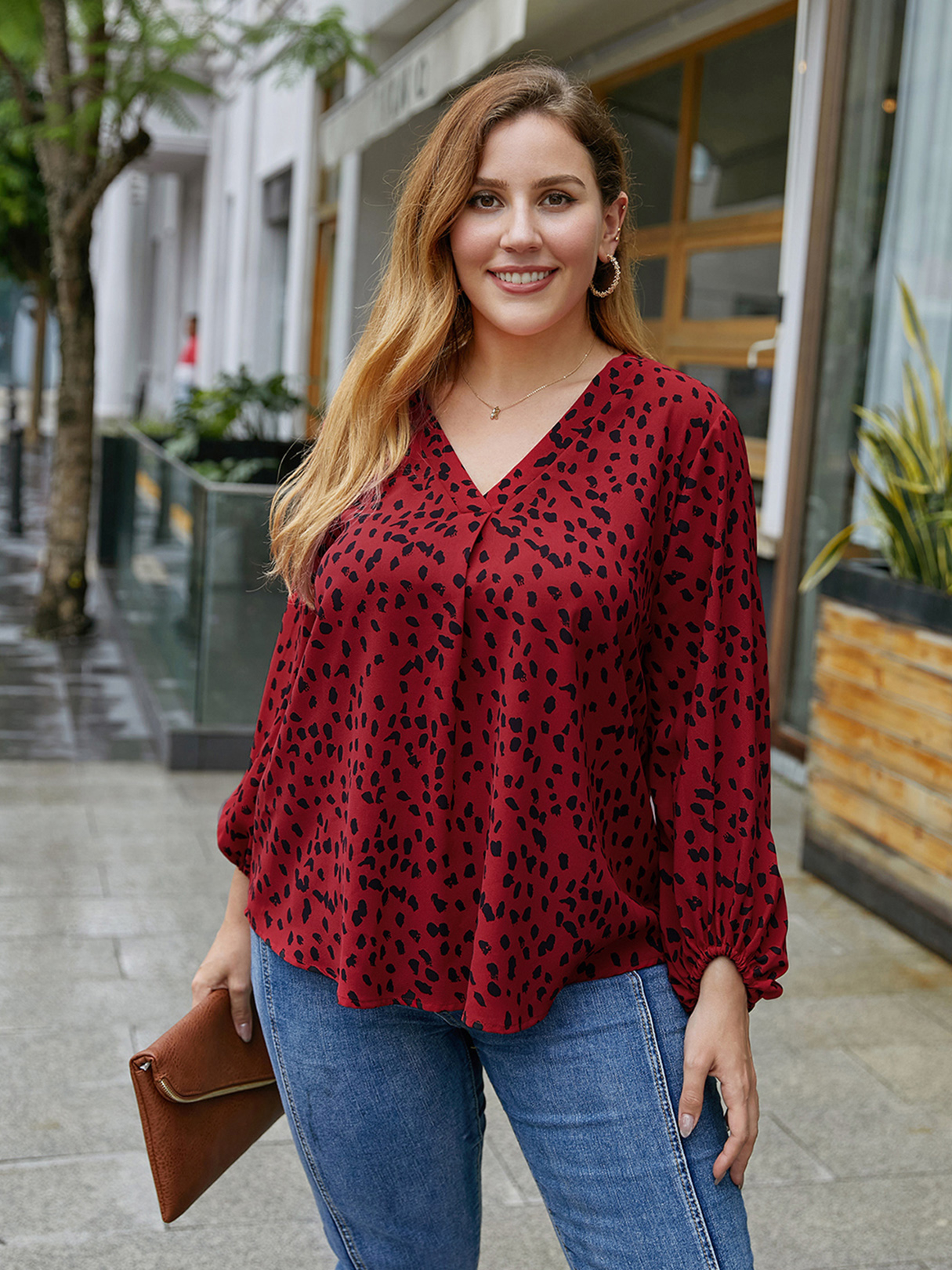 Plus Size Bluse mit V-Ausschnitt und langen Ärmeln mit Leopardenmuster günstig online kaufen