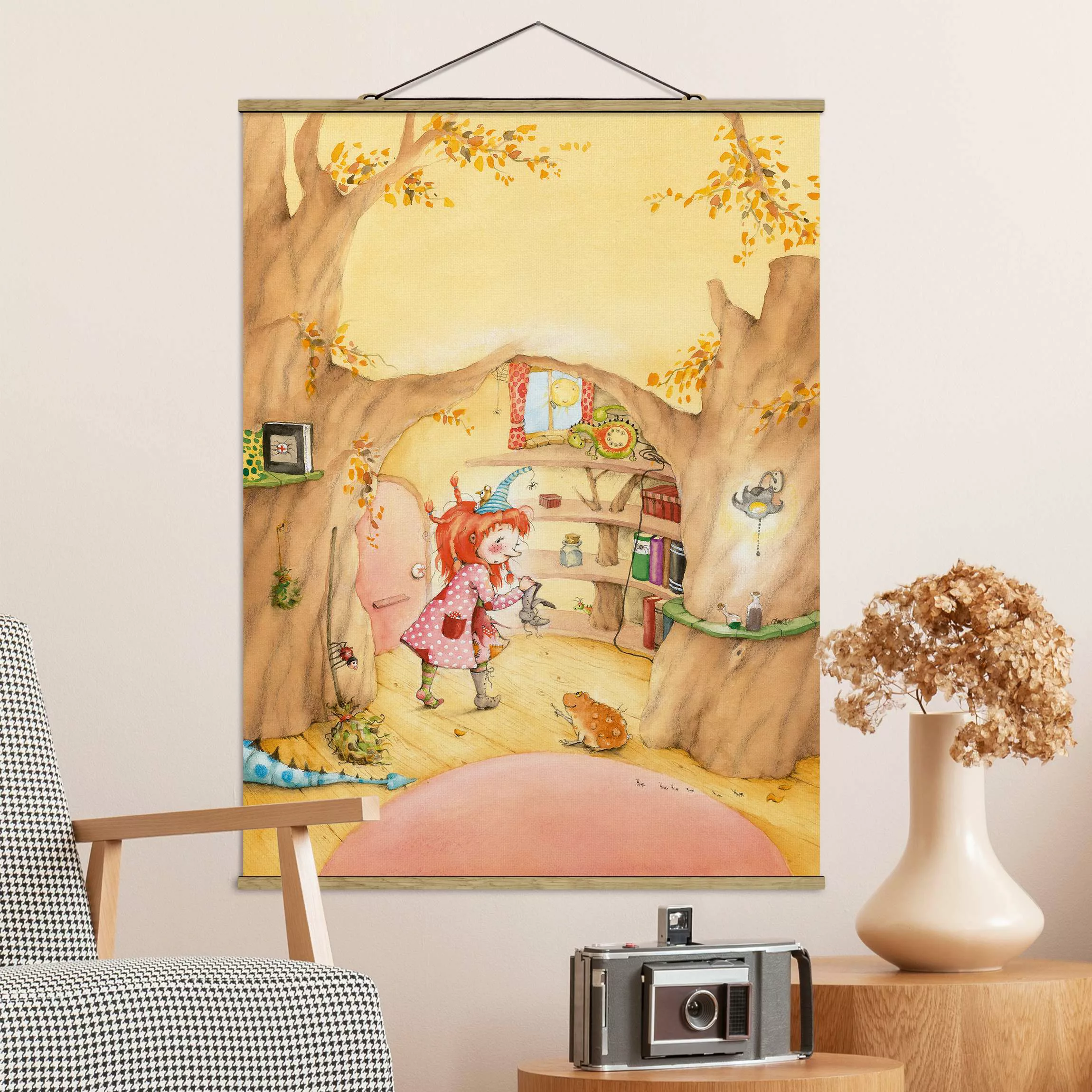 Stoffbild Kinderzimmer mit Posterleisten - Hochformat Frida sucht ihre Sach günstig online kaufen