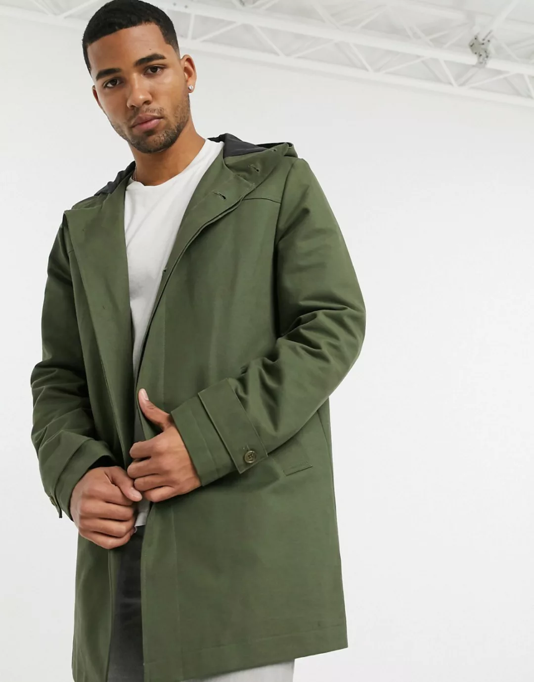 ASOS DESIGN – Regenfester Trenchcoat mit Kapuze in Grün günstig online kaufen