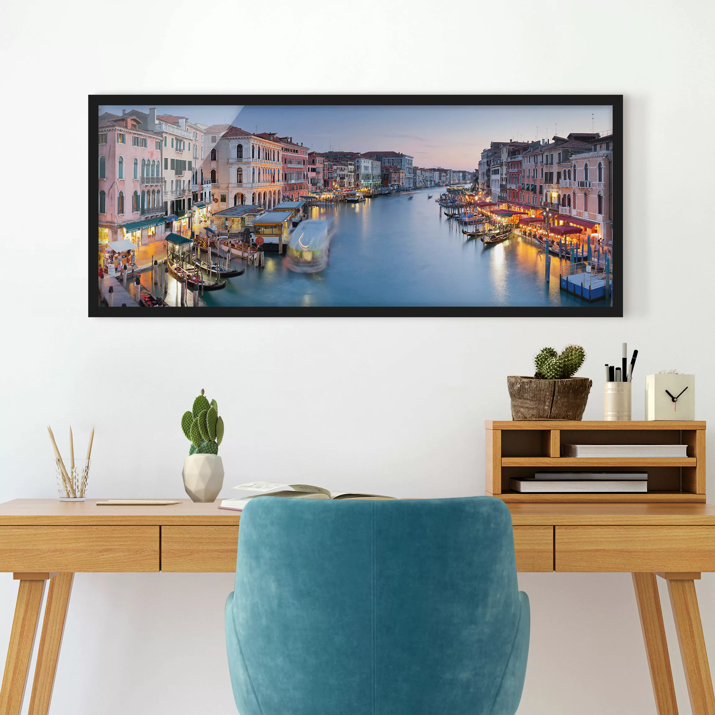 Bild mit Rahmen Architektur & Skyline - Panorama Abendstimmung auf Canal Gr günstig online kaufen