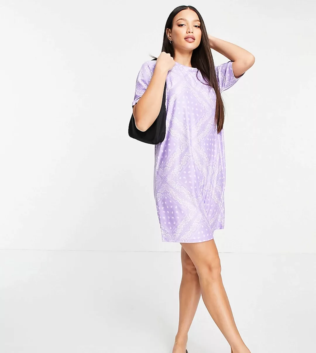 Urban Threads Tall – T-Shirt-Kleid in Flieder mit Paisleymuster-Lila günstig online kaufen
