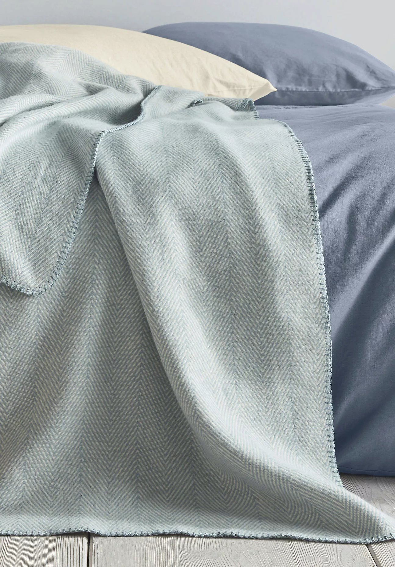 hessnatur Decke MERLE aus Bio-Baumwolle - blau - Größe 140x180 cm günstig online kaufen