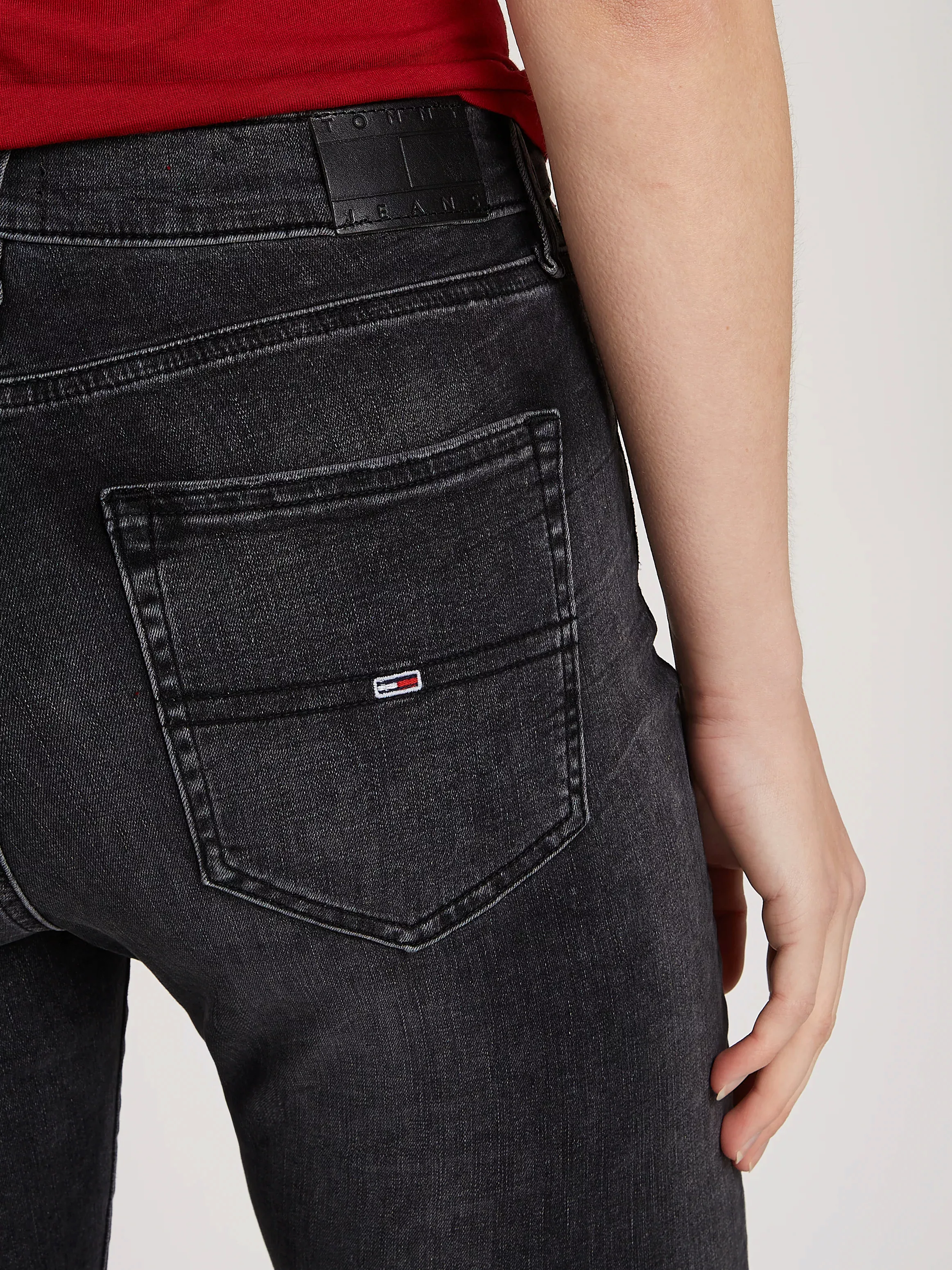 Tommy Jeans Skinny-fit-Jeans "Sylvia High Rise Skinny", mit Logo-Badge günstig online kaufen