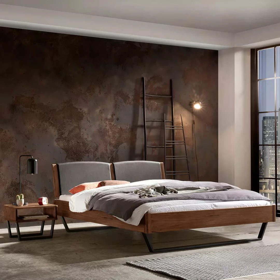 Doppelbett aus Nussbaum Massivholz und Stahl 216 cm tief günstig online kaufen