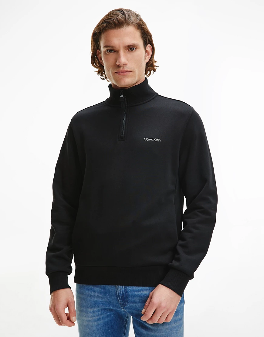 Calvin Klein – Sweatshirt in Schwarz mit kleinen Brustlogo und kurzem Reißv günstig online kaufen