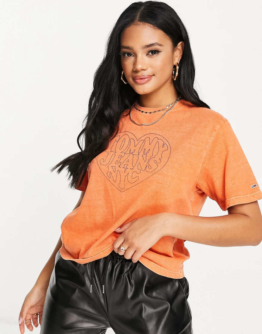 Tommy Jeans – T-Shirt in Orange mit Herzlogo günstig online kaufen