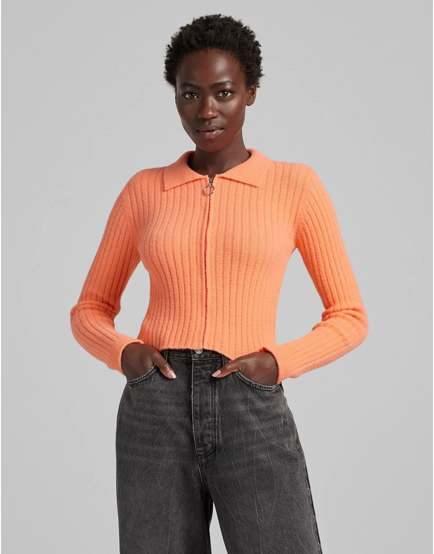 Bershka – Pullover in Orange mit Polokragen und Reißverschluss günstig online kaufen