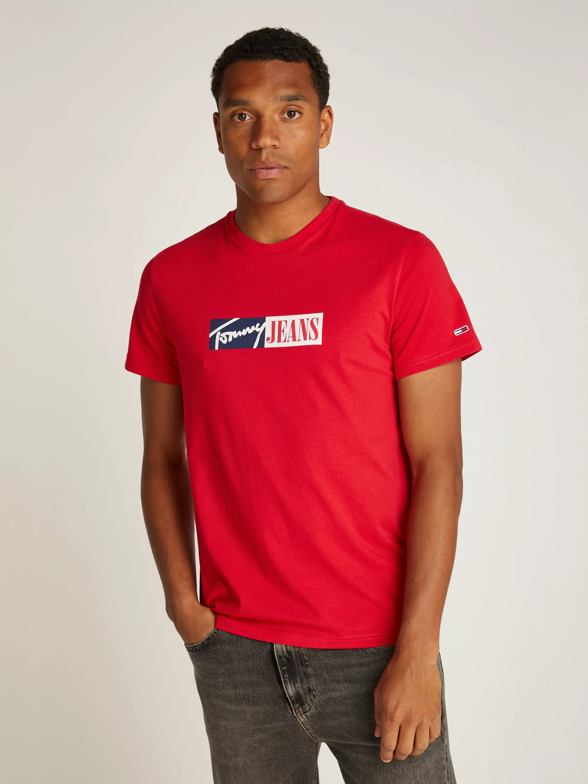 Tommy Jeans T-Shirt "TJM SLIM ENTRY GRAPHIC TEE EXT", mit Logo auf der Brus günstig online kaufen