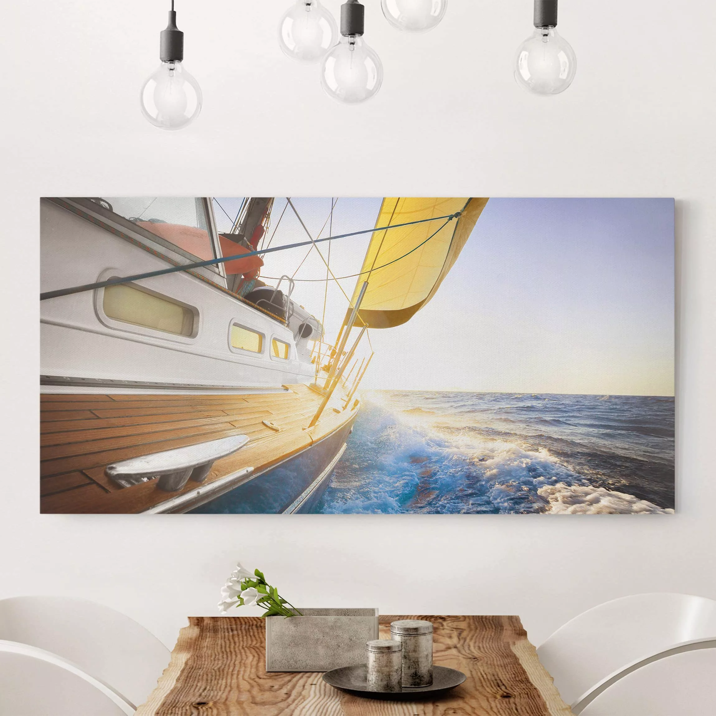 Leinwandbild Strand - Querformat Segelboot auf blauem Meer bei Sonnenschein günstig online kaufen
