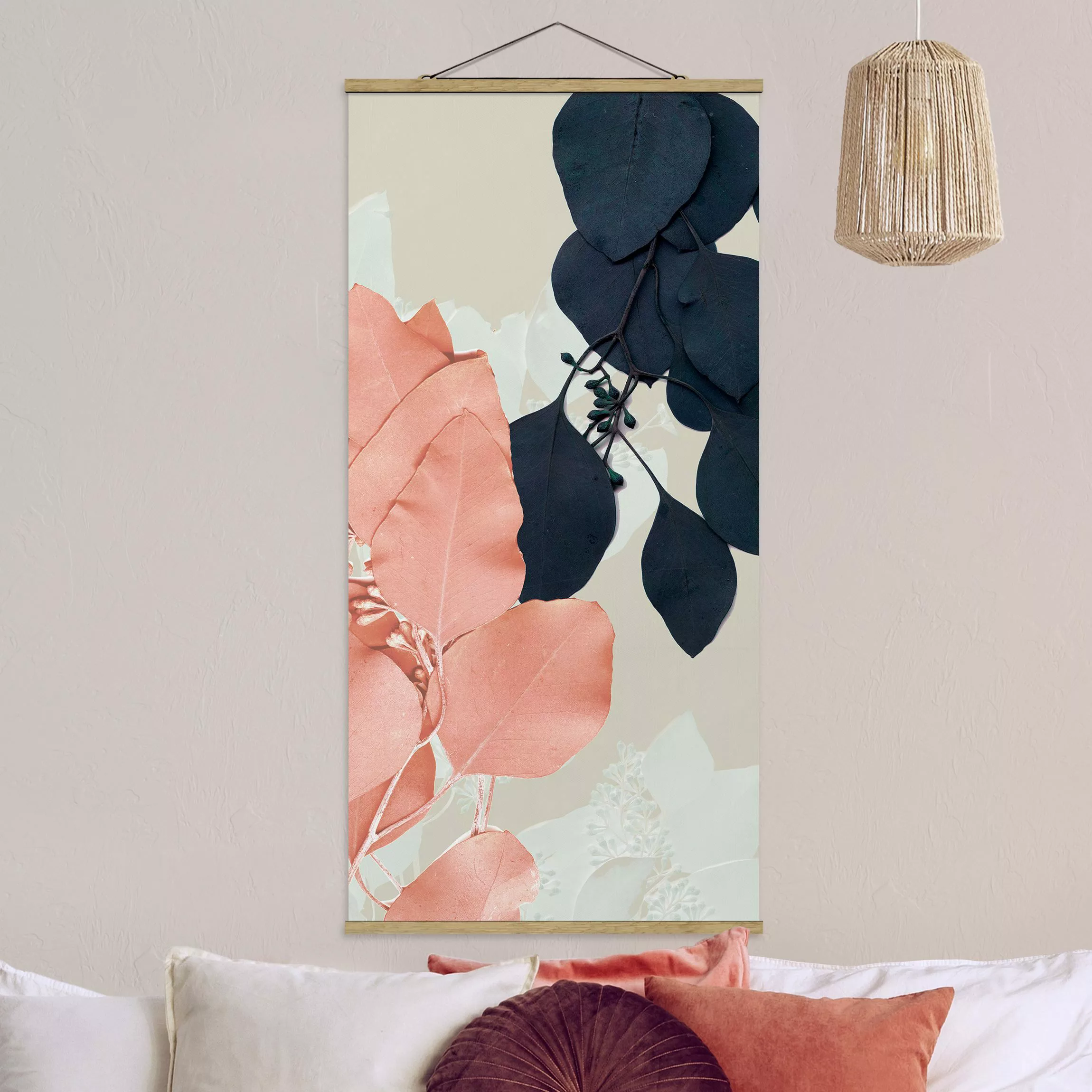 Stoffbild Blumen mit Posterleisten - Hochformat Blätter Indigo & Rouge II günstig online kaufen