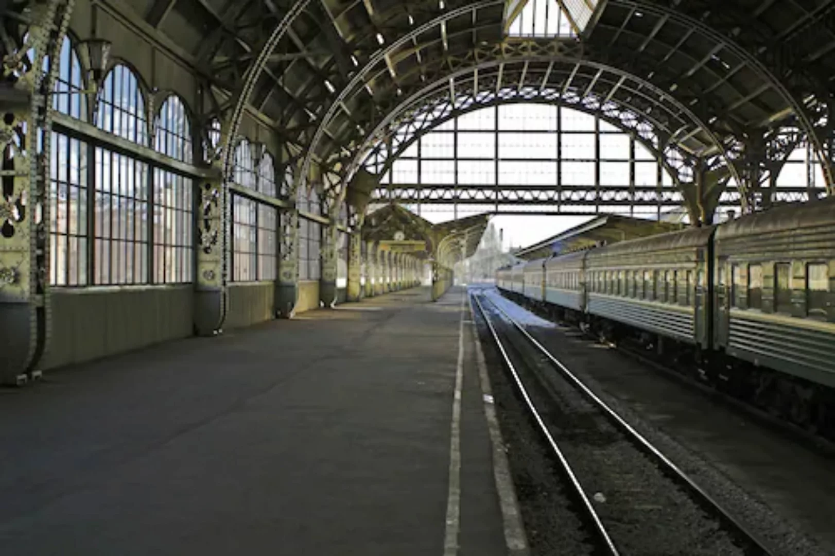 Papermoon Fototapete »Leerer Bahnhof« günstig online kaufen