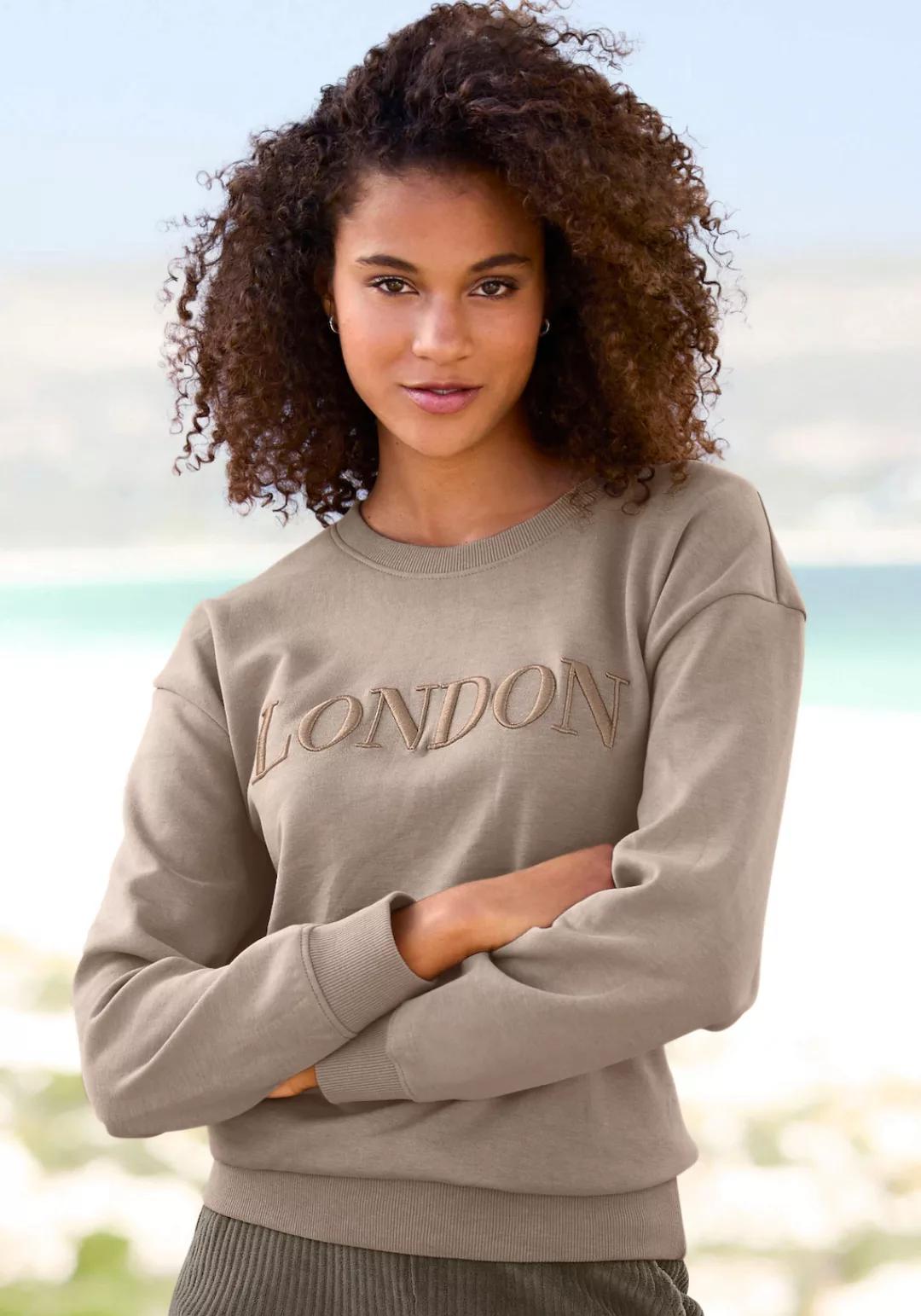 Bench. Loungewear Sweatshirt -Loungeshirt mit London Stickerei, Loungeanzug günstig online kaufen