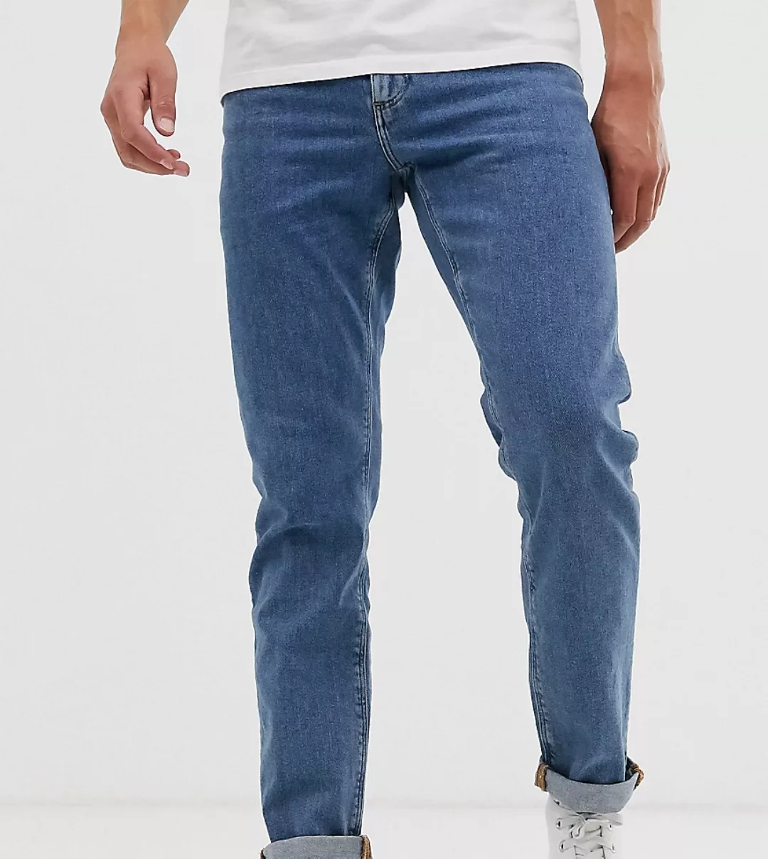 ASOS DESIGN – Schmale Jeans in verwaschenem, flachen Mittelblau günstig online kaufen