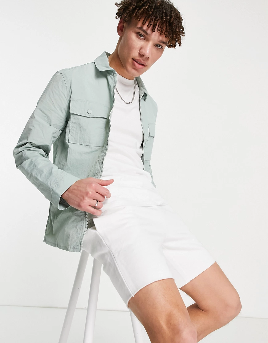 New Look – Hemdjacke in hellem Khaki mit durchgehendem Reißverschluss-Grün günstig online kaufen