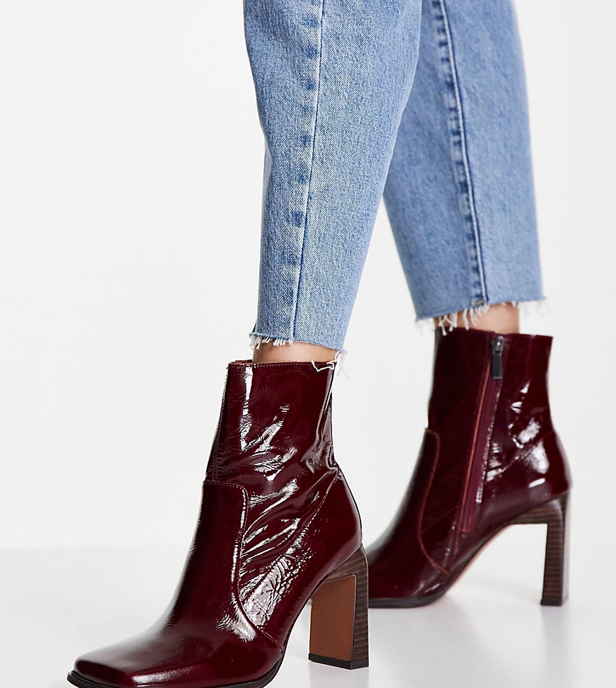 ASOS DESIGN Wide Fit – Embrace – Stiefel aus Leder in Burgunder mit hohem A günstig online kaufen