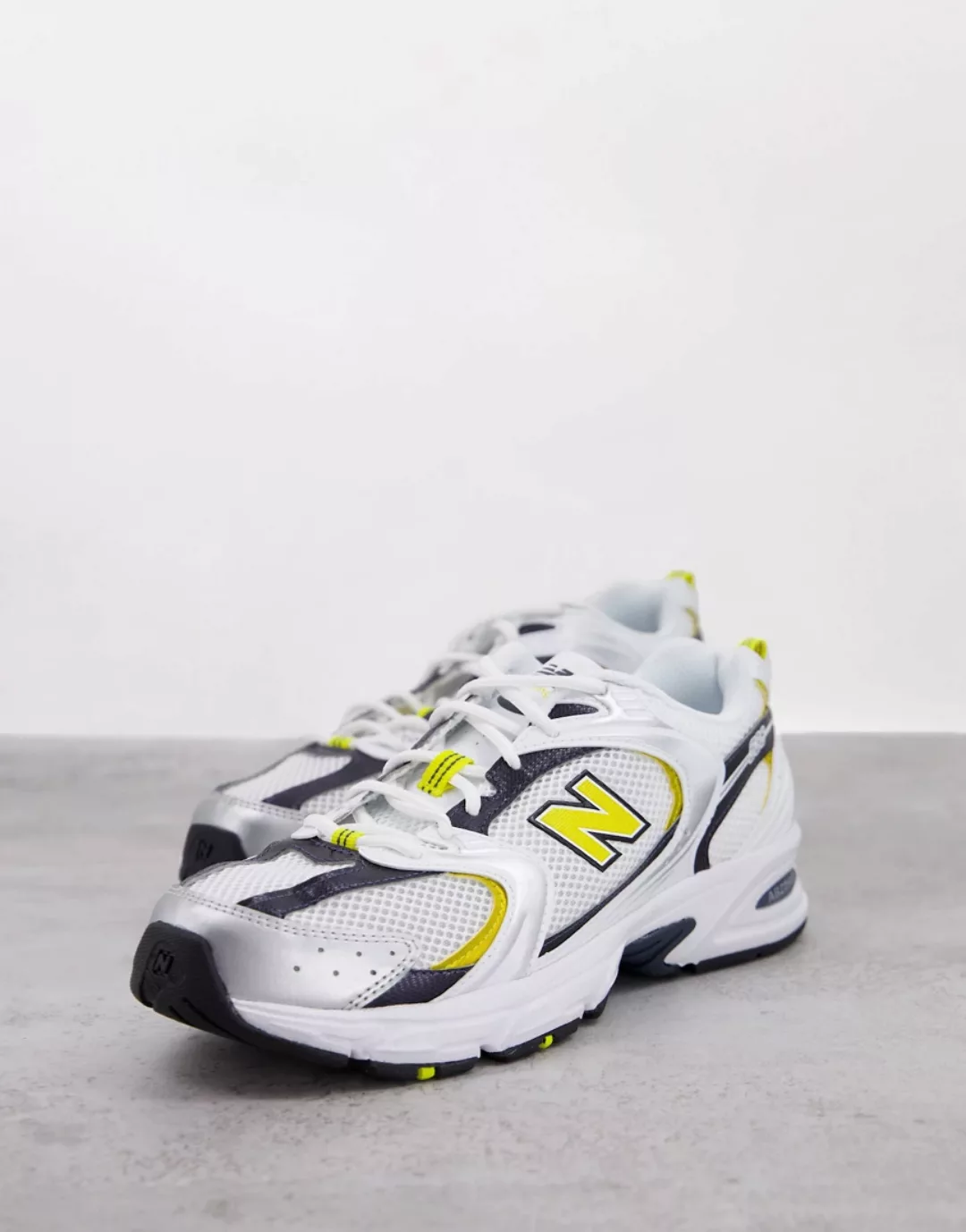 New Balance – 530 – Sneaker in Gelb und Marineblau-Weiß günstig online kaufen
