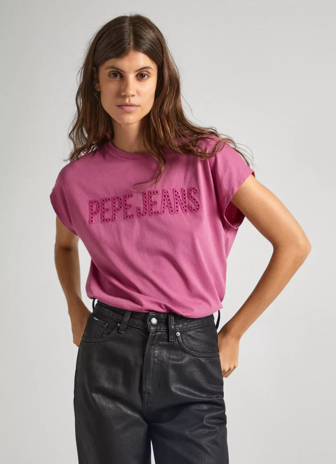 Pepe Jeans T-Shirt "LILITH", mit Logoapplikation günstig online kaufen