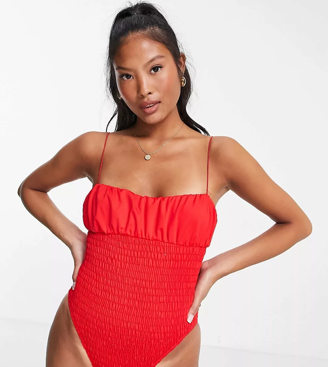 ASOS DESIGN Petite – Geraffter Badeanzug im Body-Design in Rot günstig online kaufen