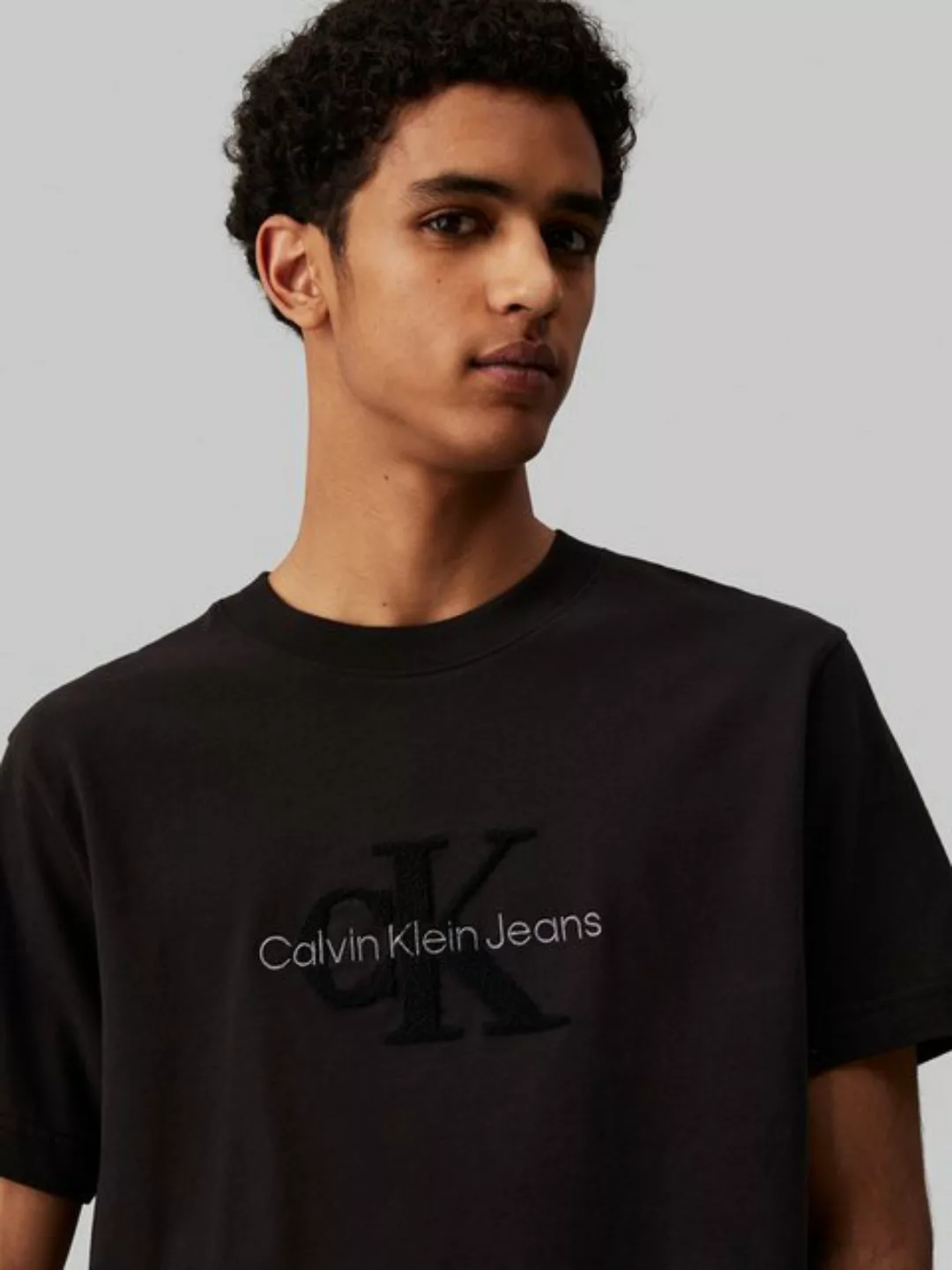 Calvin Klein Jeans T-Shirt "CHENILLE MONOLOGO TEE", mit Logostickerei günstig online kaufen