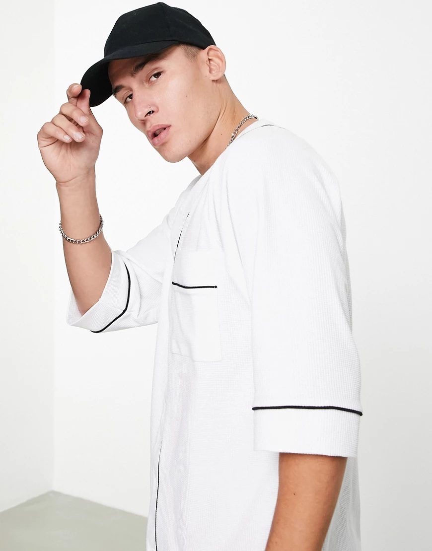 ASOS DESIGN – Locker geschnittenes Baseball-Hemd in Creme mit Waffelstruktu günstig online kaufen