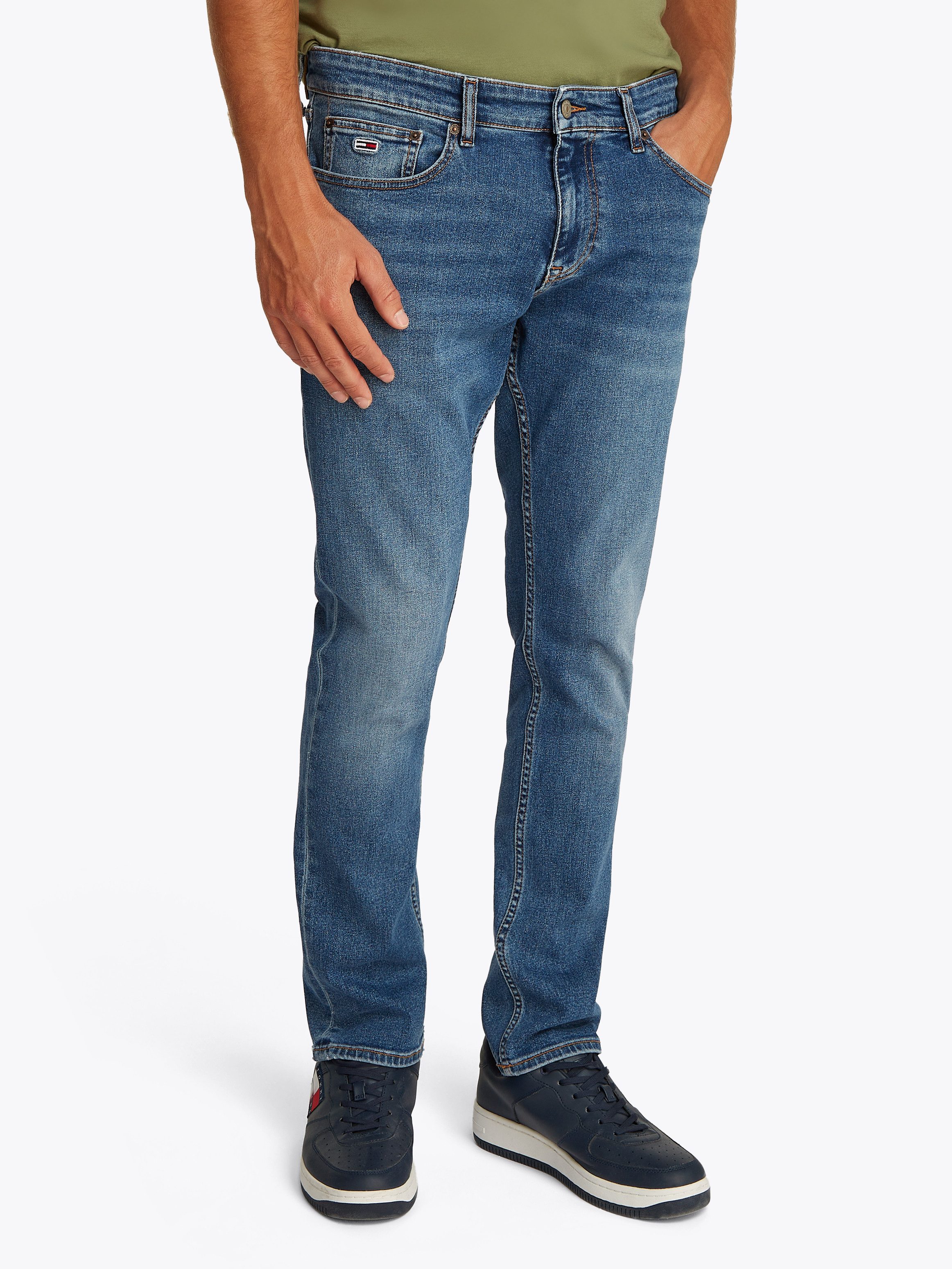 Tommy Jeans Gerade Jeans "Scanton Slim", Mit Markenlabel aus Leder hinten günstig online kaufen