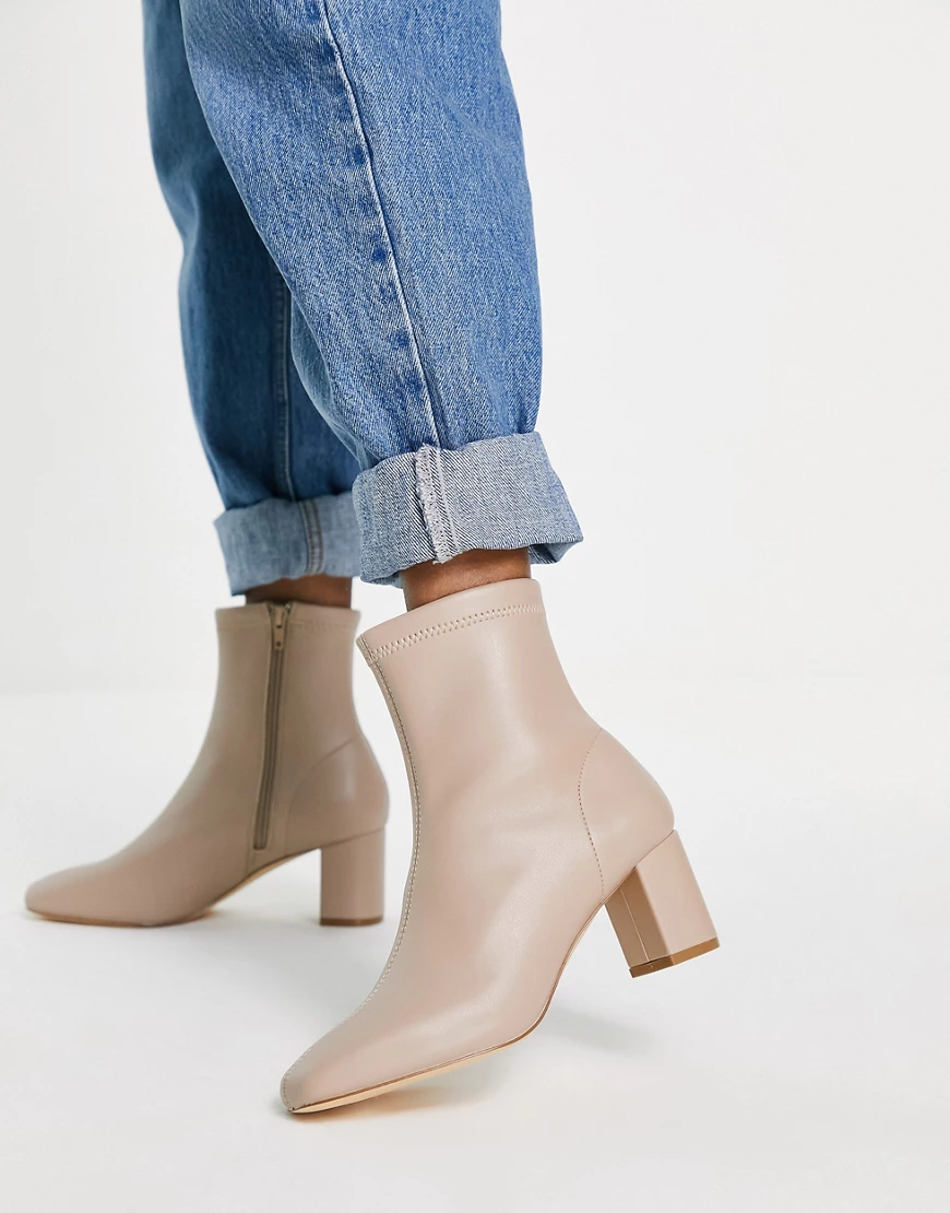 Forever New – Ankle-Boots mit eckiger Zehenpartie in Beige-Neutral günstig online kaufen