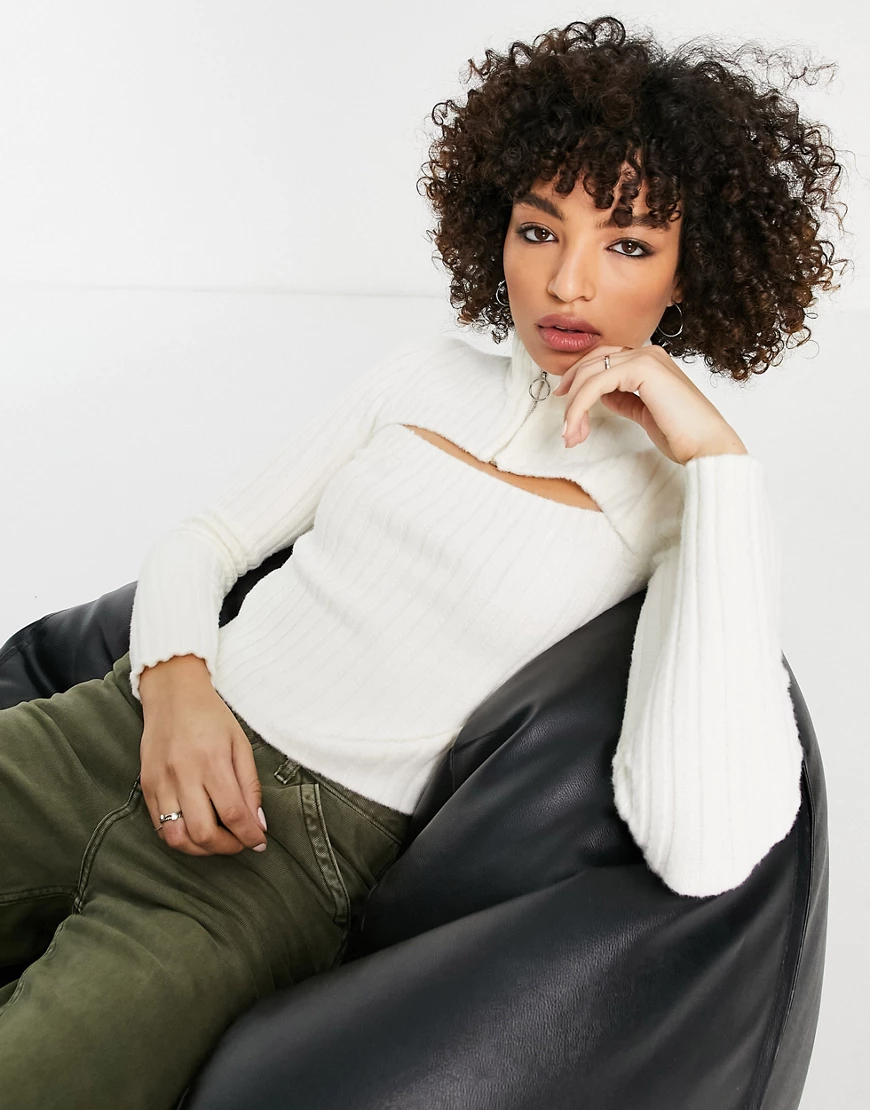 Bershka – Pullover in Ecru mit Zierausschnitt und Reißverschluss-Weiß günstig online kaufen