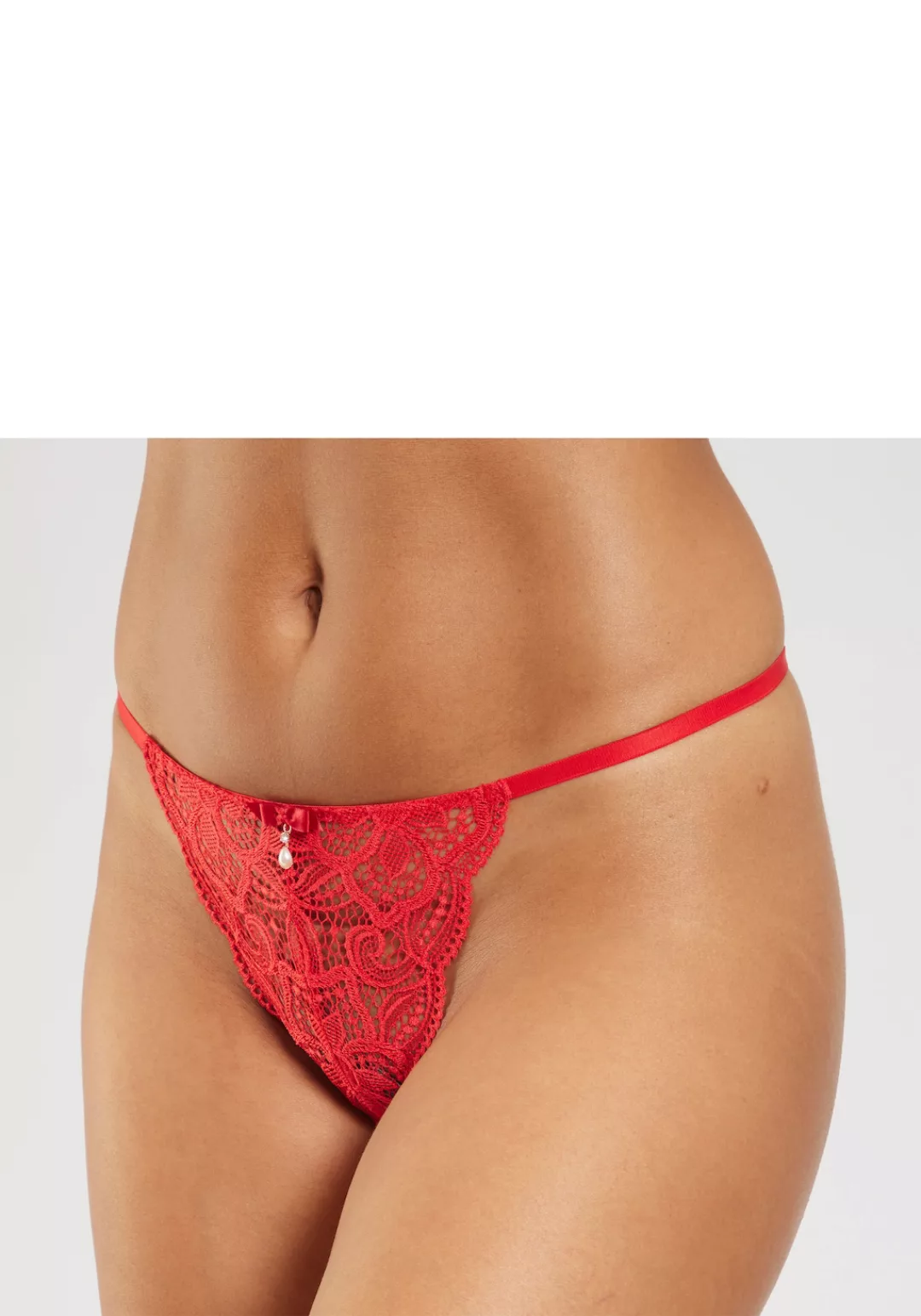 LASCANA String "Nikoletta", aus floraler Spitze mit Accessoire in Perlenopt günstig online kaufen