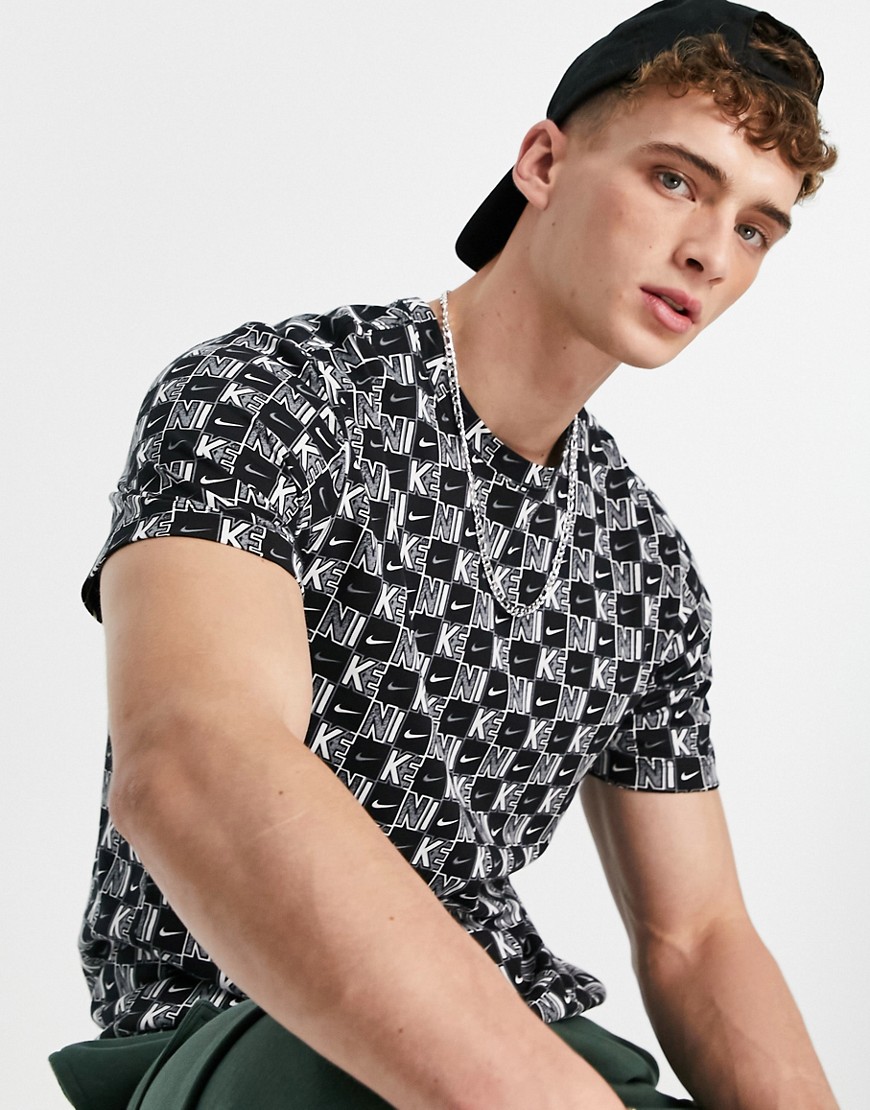 Nike ‑ Higher ‑ T-Shirt mit durchgängigem Print in Schwarz und Weiß günstig online kaufen