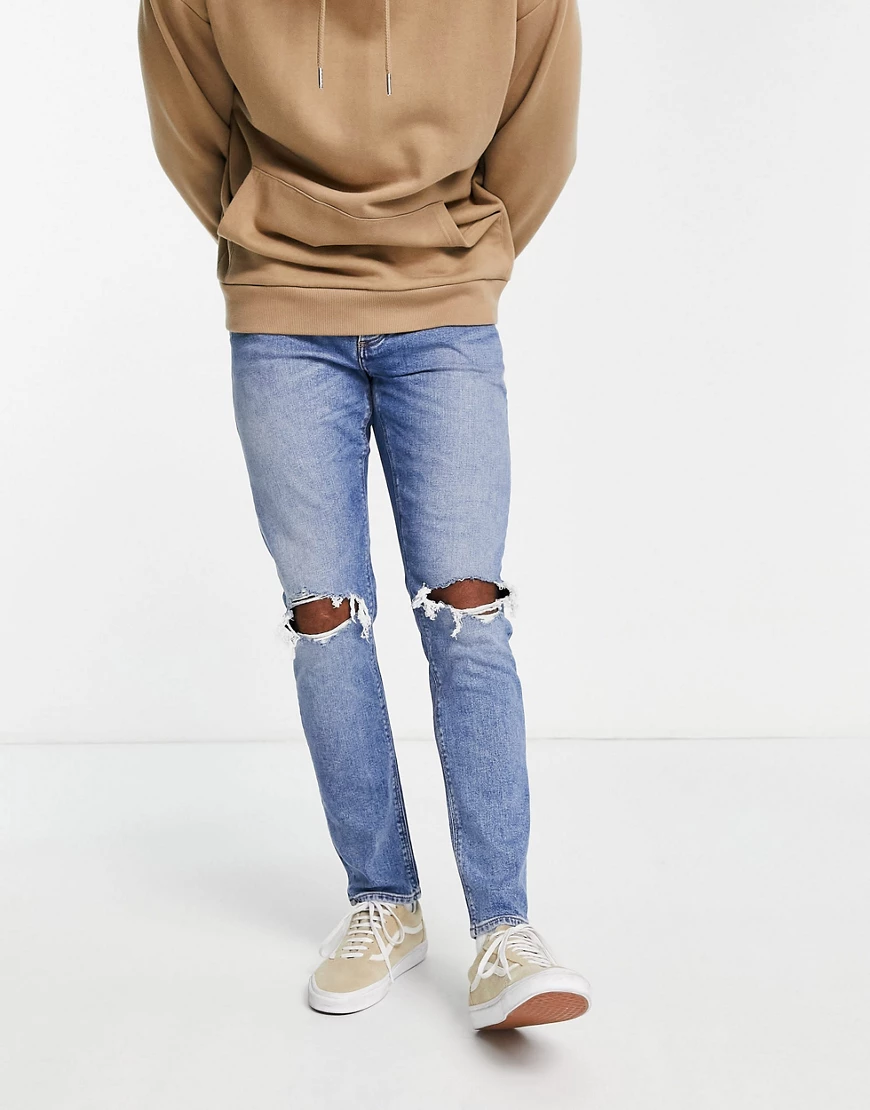 ASOS DESIGN – Schmale Stretch-Jeans mit Zierrissen am Knie in verwaschenem günstig online kaufen