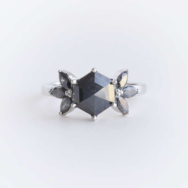 Ring Mit Hexagon Salt And Pepper Diamanten Und Marquise Diamanten Bonnie günstig online kaufen