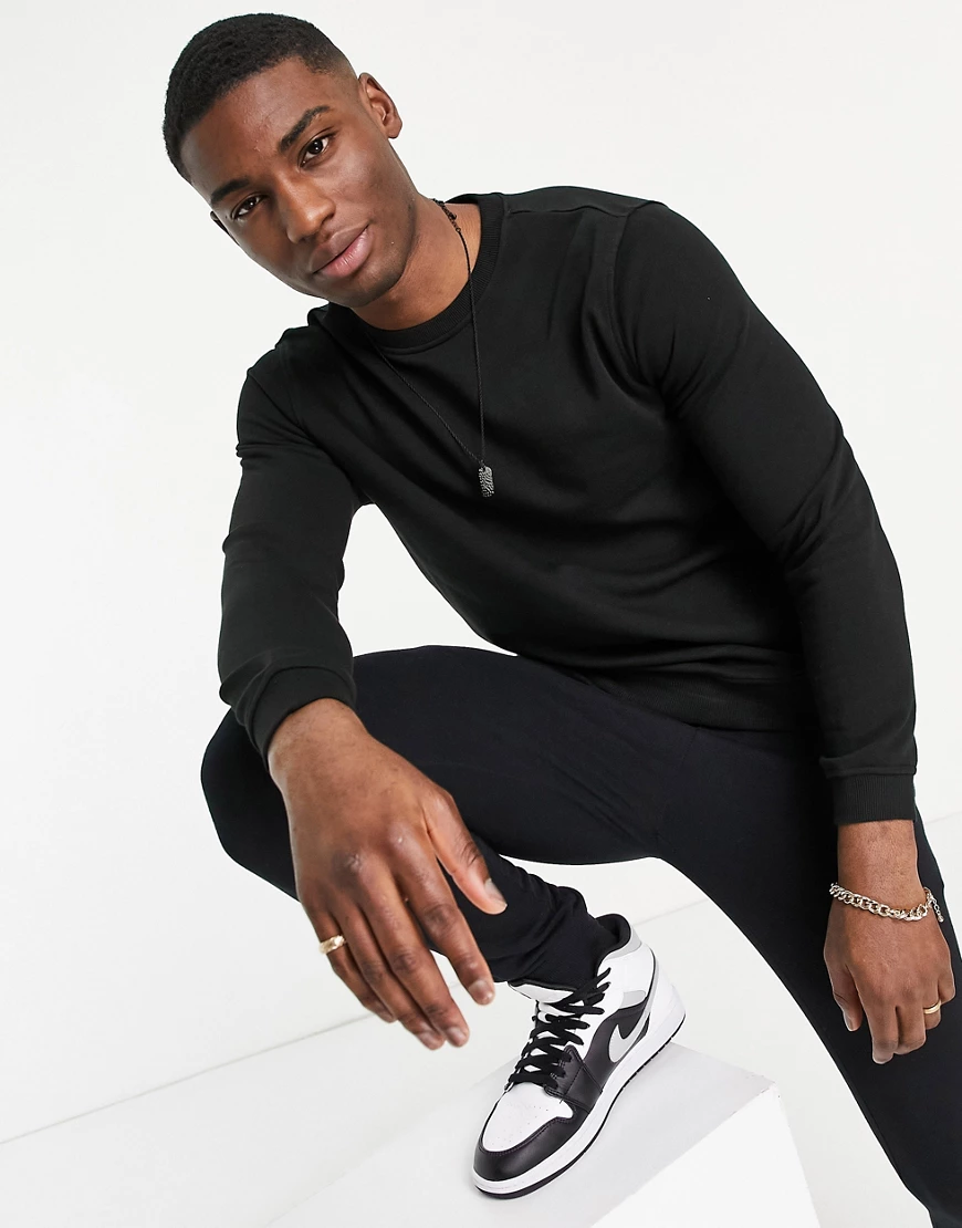 New Look – Sweatshirt mit Rundhalsausschnitt in Schwarz günstig online kaufen