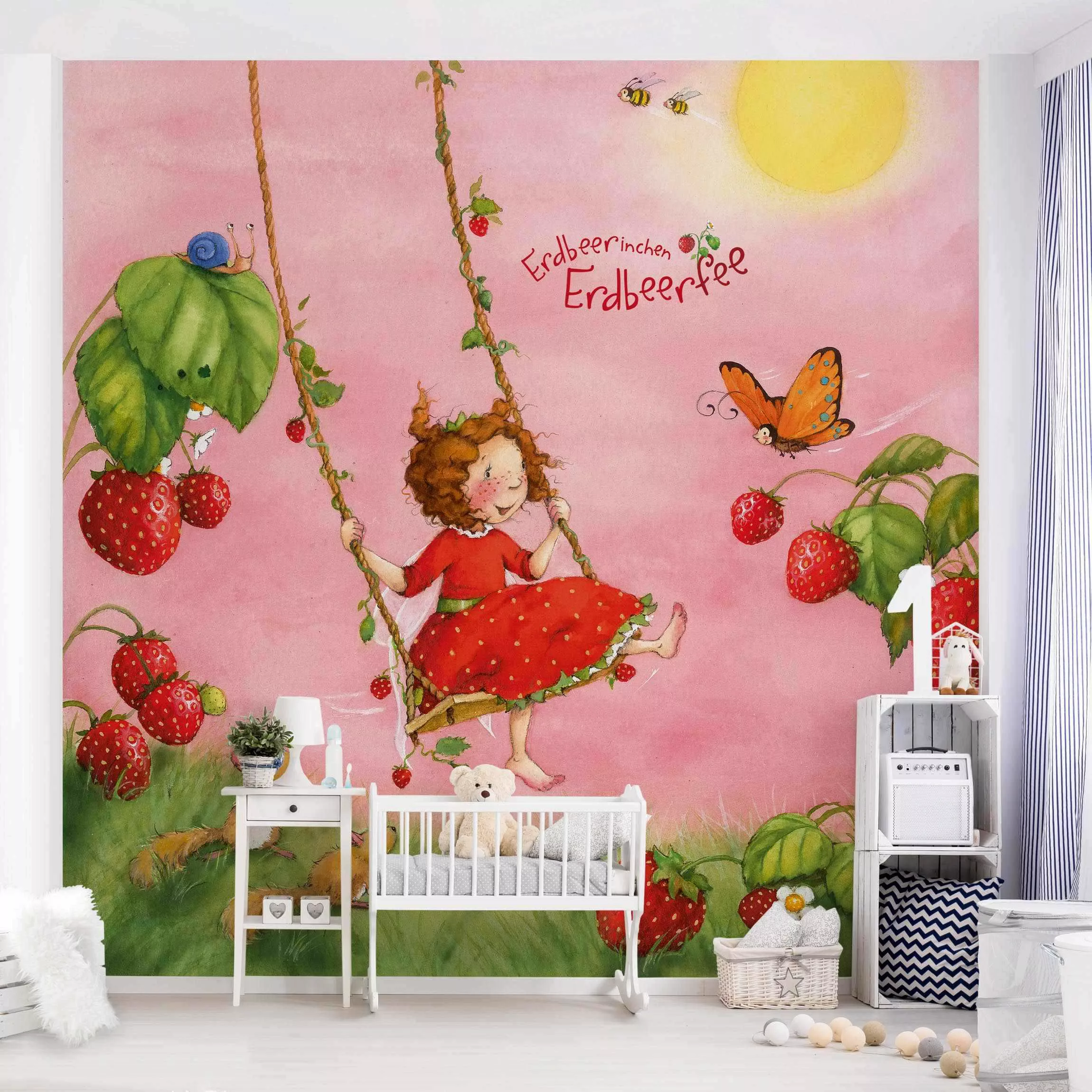 Bilderwelten Fototapete Erdbeerinchen Erdbeerfee - Baumschaukel rosa Gr. 19 günstig online kaufen