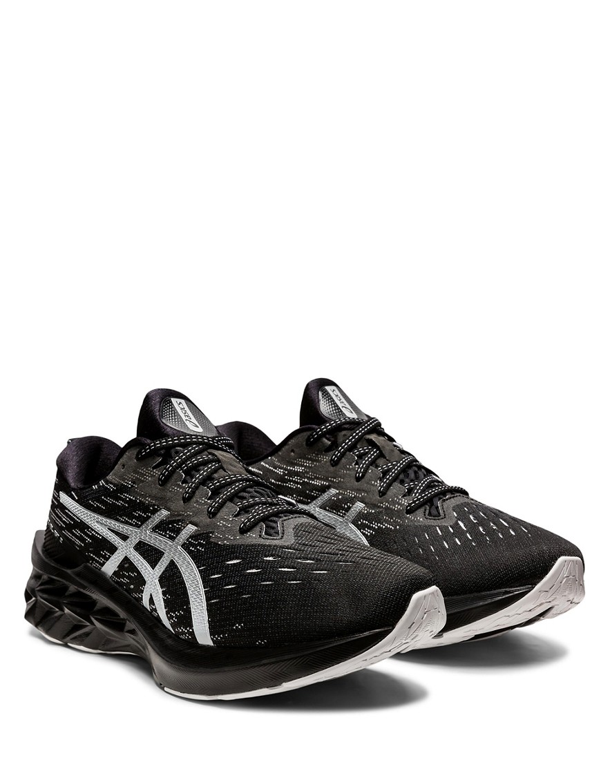 Asics – Novablast 2 – Laufschuhe in Schwarz günstig online kaufen