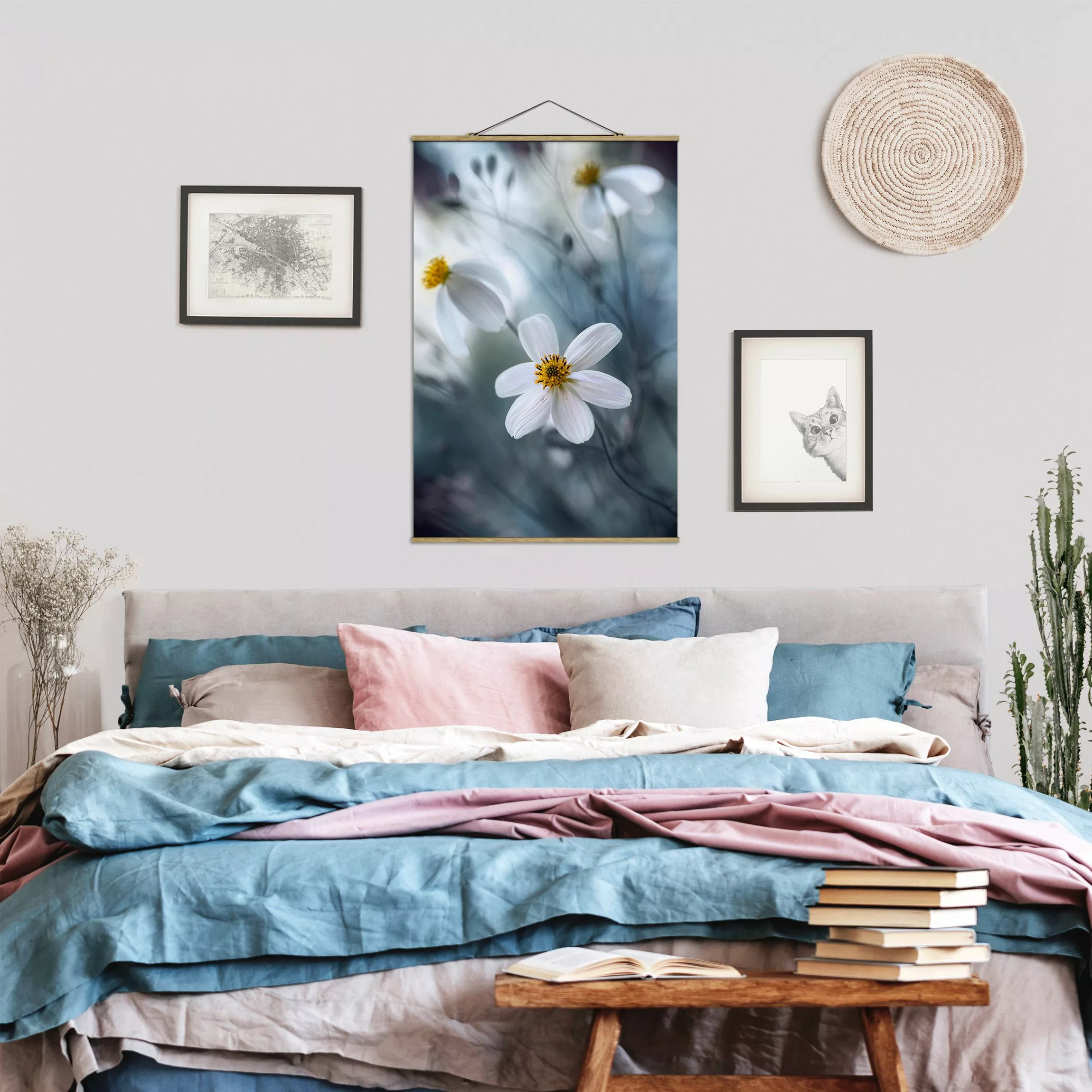 Stoffbild Blumen mit Posterleisten - Hochformat Kosmeen in Pastell günstig online kaufen