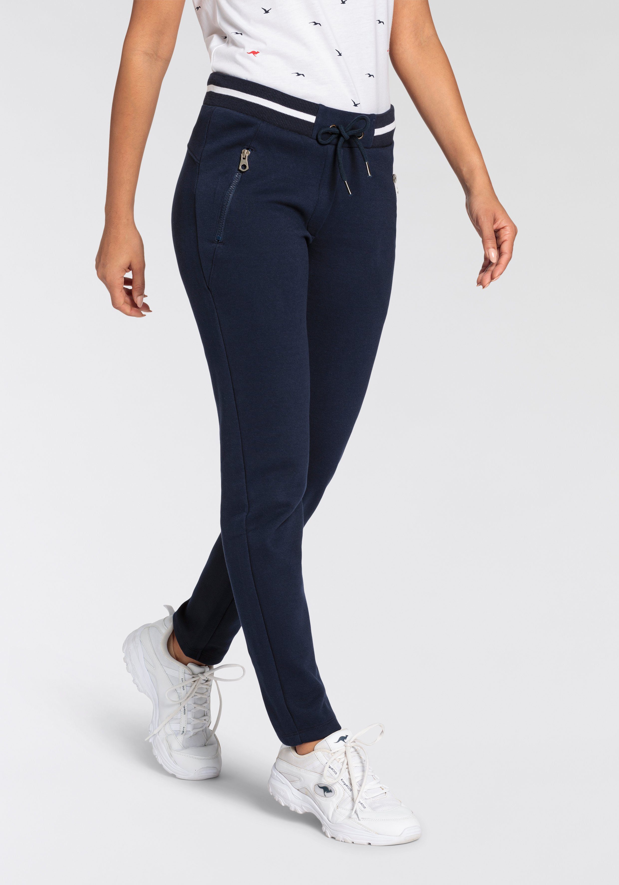 KangaROOS Jerseyhose mit Piqué-Struktur und Streifen-Detail günstig online kaufen