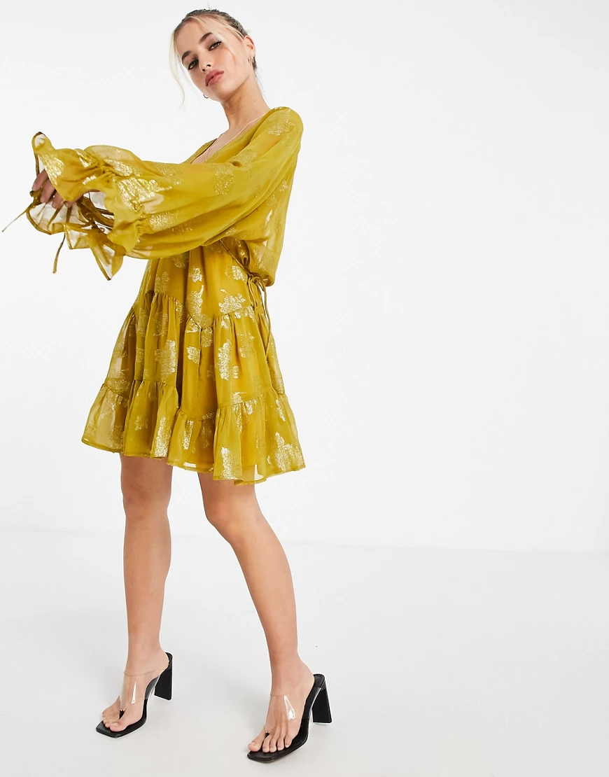 ASOS DESIGN – Mini-Hängerkleid mit Bindeband und Jacquard-Blumenmuster-Grün günstig online kaufen