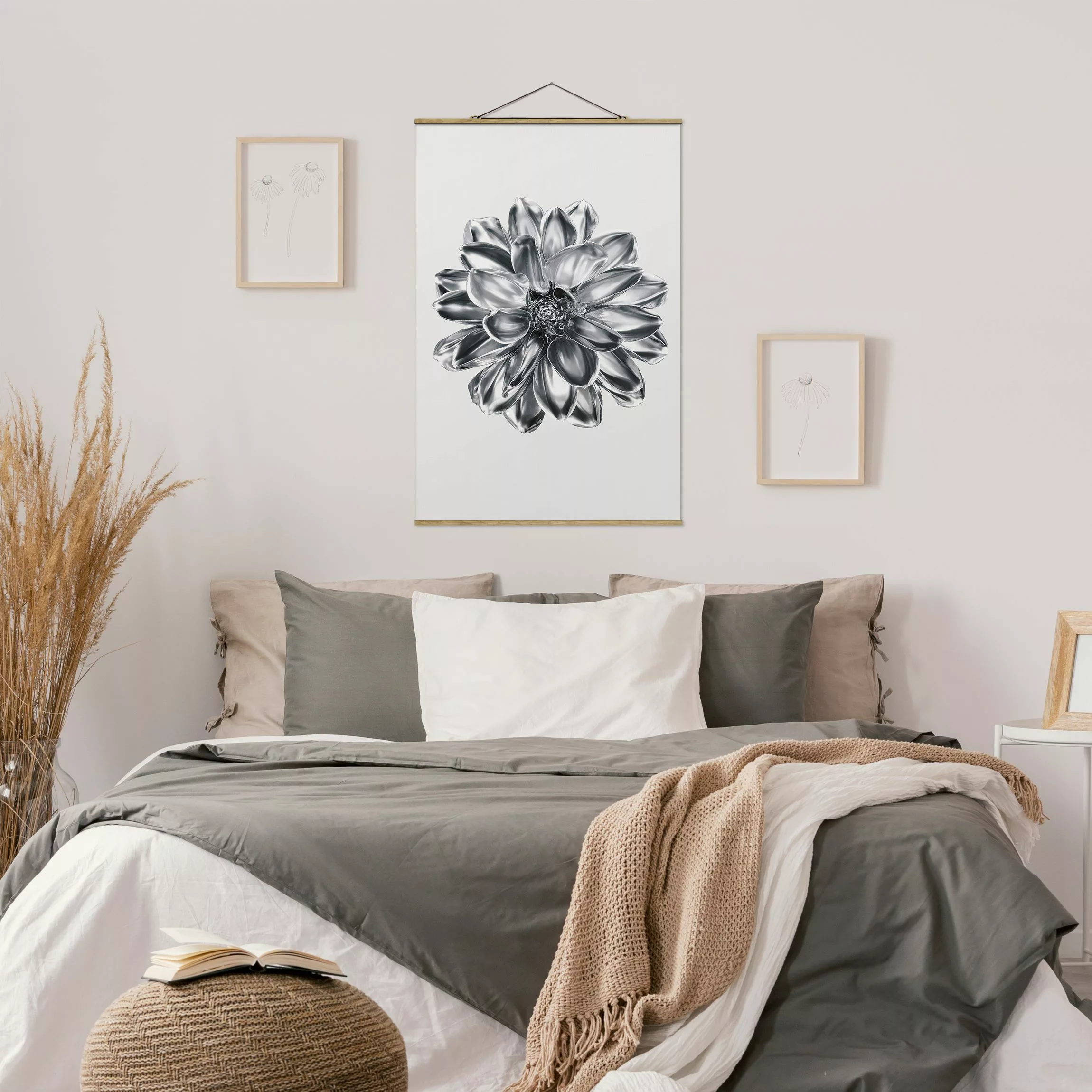 Stoffbild mit Posterleisten Dahlie Blume Silber Metallic günstig online kaufen