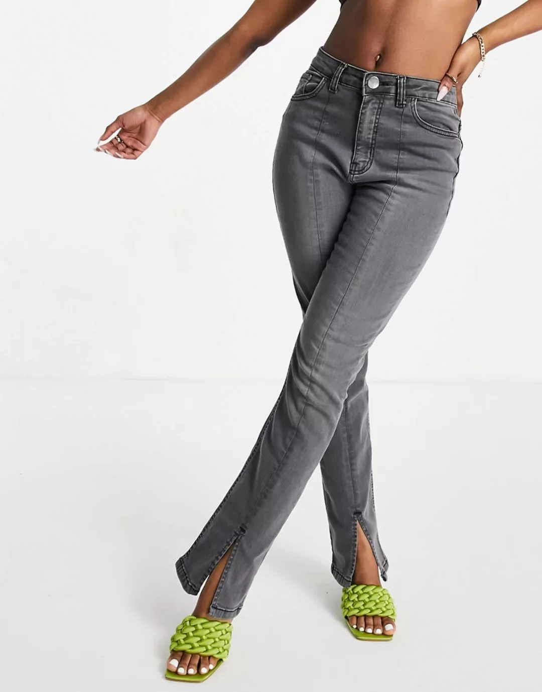 I Saw It First – Jeans mit Ziernaht und Schlitz vorne in verwaschenem Grau günstig online kaufen