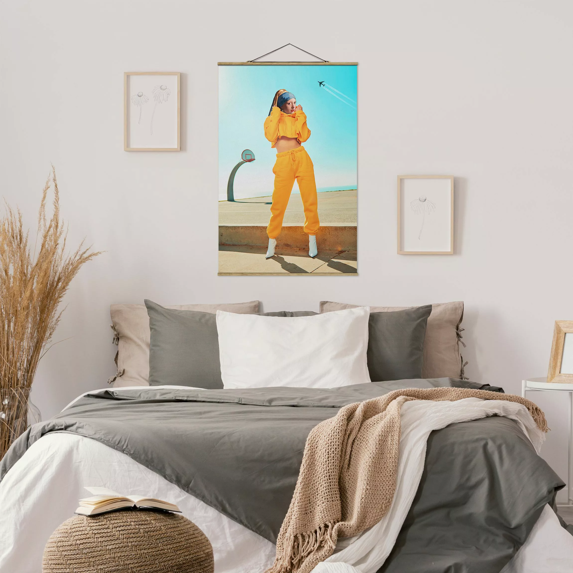 Stoffbild Portrait mit Posterleisten - Hochformat Mädchen mit Jogginghose günstig online kaufen